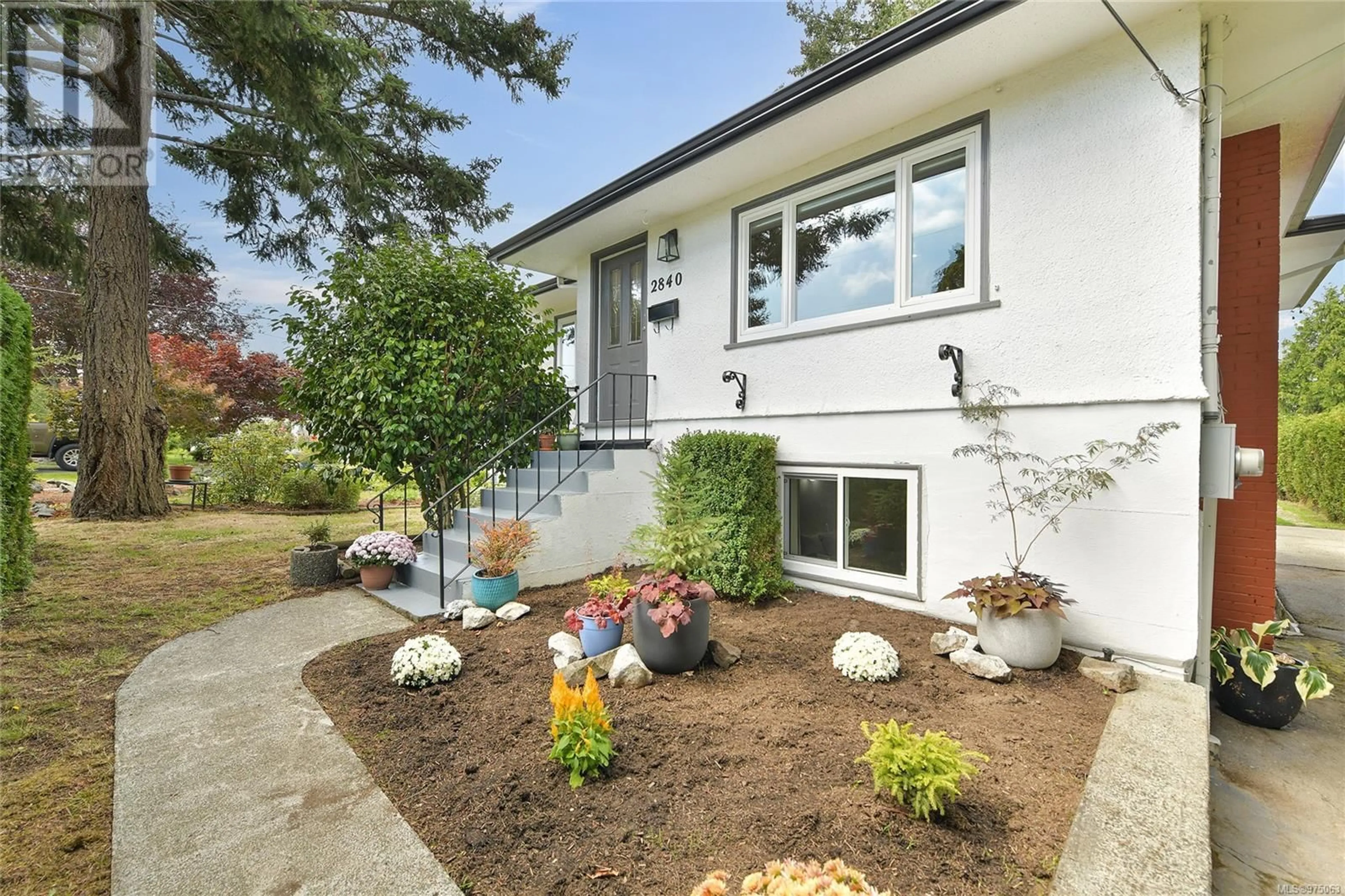 Frontside or backside of a home for 2840 Rockwell Ave, Saanich British Columbia V9A2M9