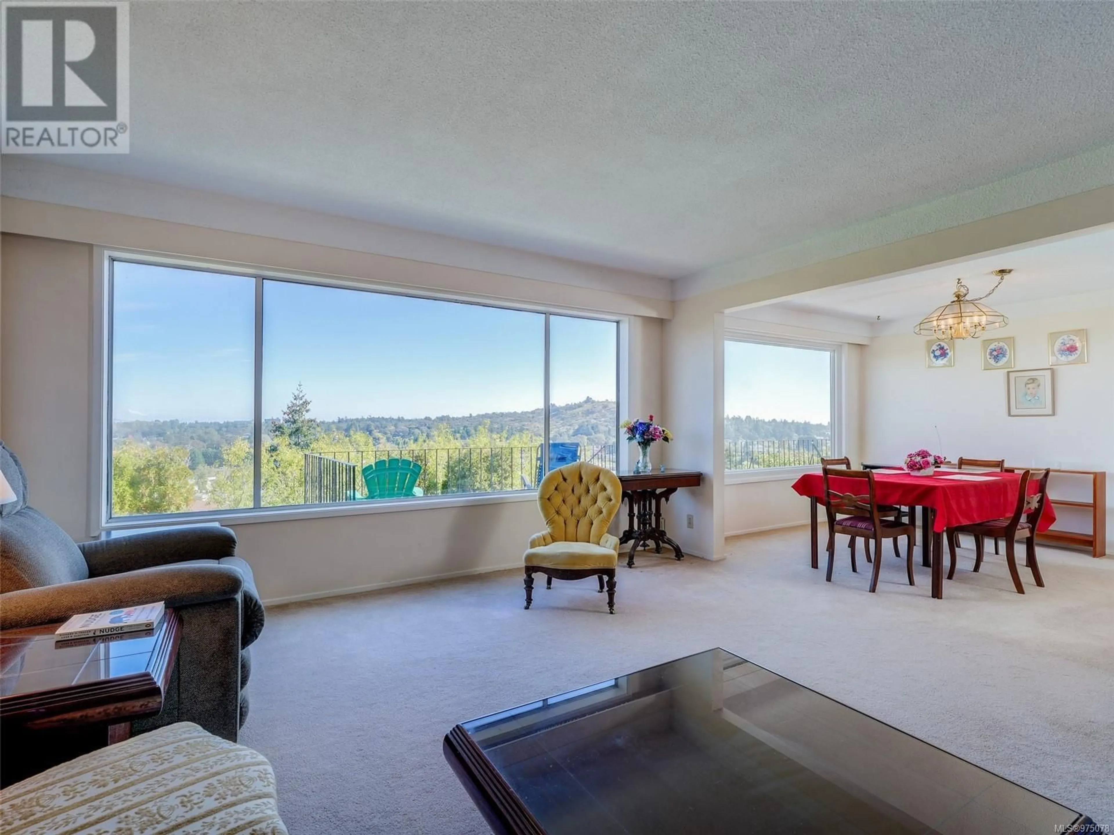 Living room, wood floors for 1480 Golden Pl, Saanich British Columbia V8P2G1