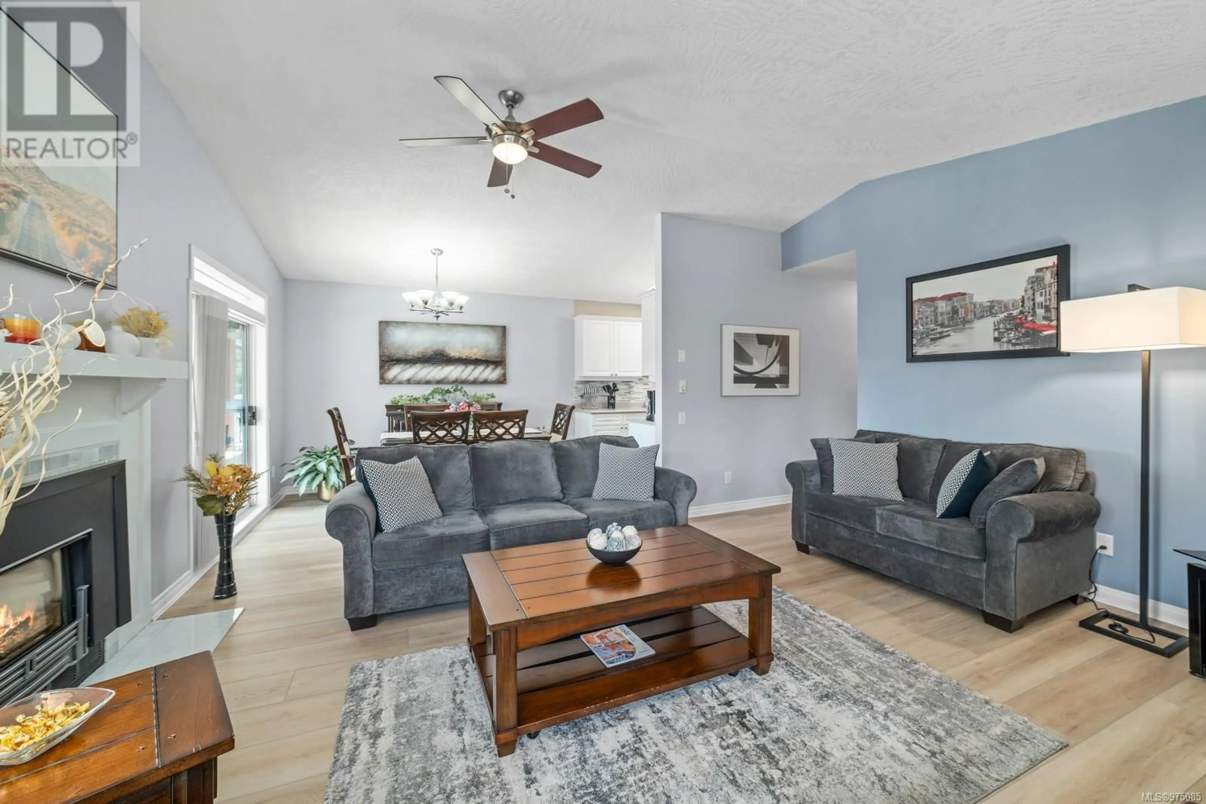 Living room, wood floors for 403 1234 Fort St, Victoria British Columbia V8V3L2