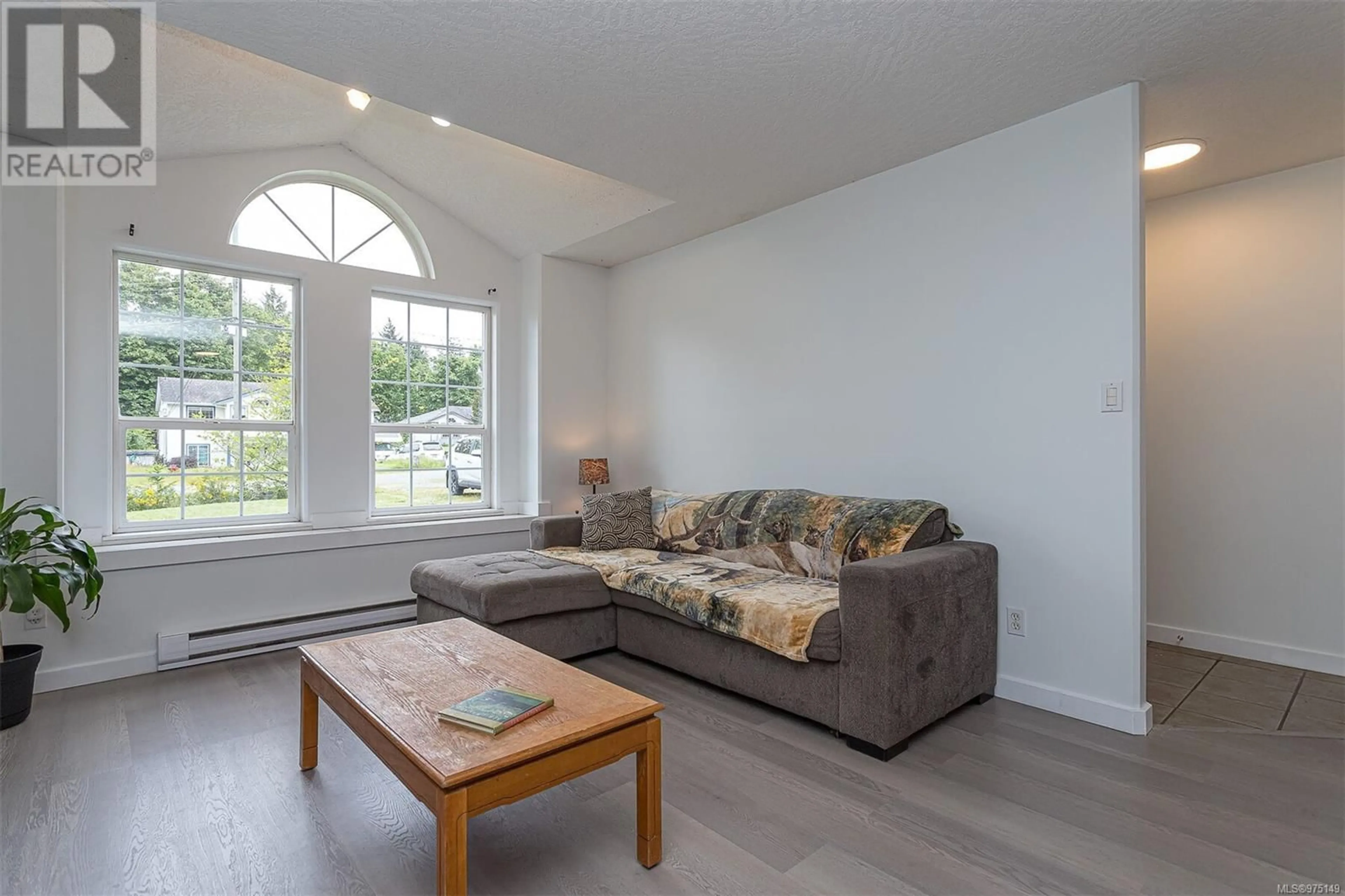 Living room, wood floors for 6818 Blanchard Rd, Sooke British Columbia V0S1N0