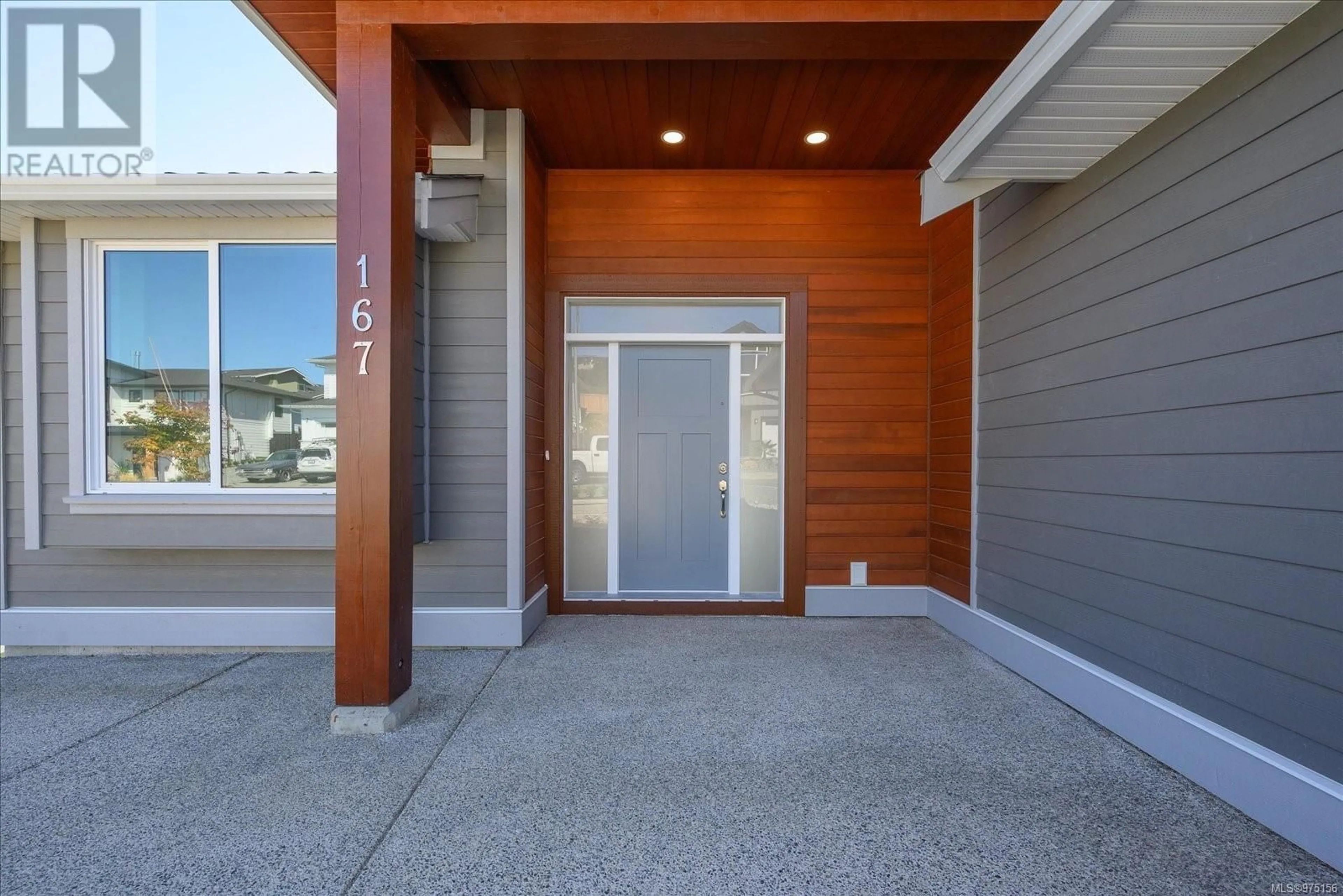 Indoor entryway, wood floors for 167 Golden Oaks Cres, Nanaimo British Columbia V9T0K8