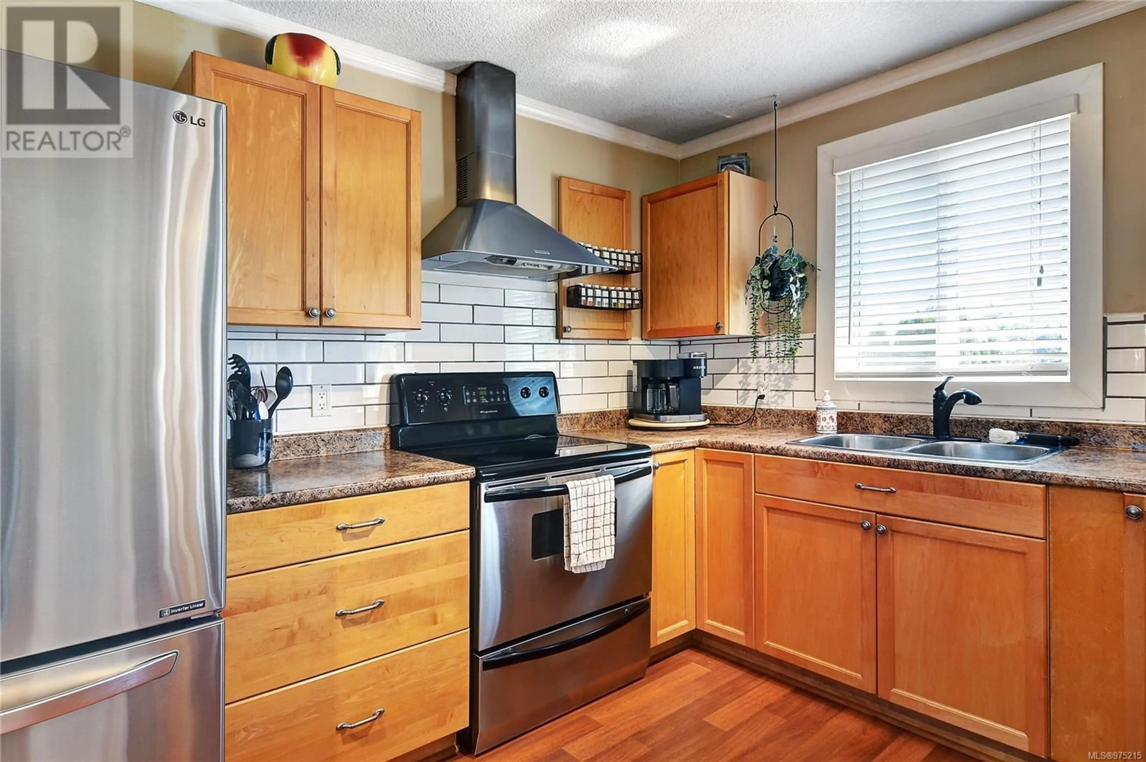 Standard kitchen for 2099 Lark Cres, Nanaimo British Columbia V9S5J7