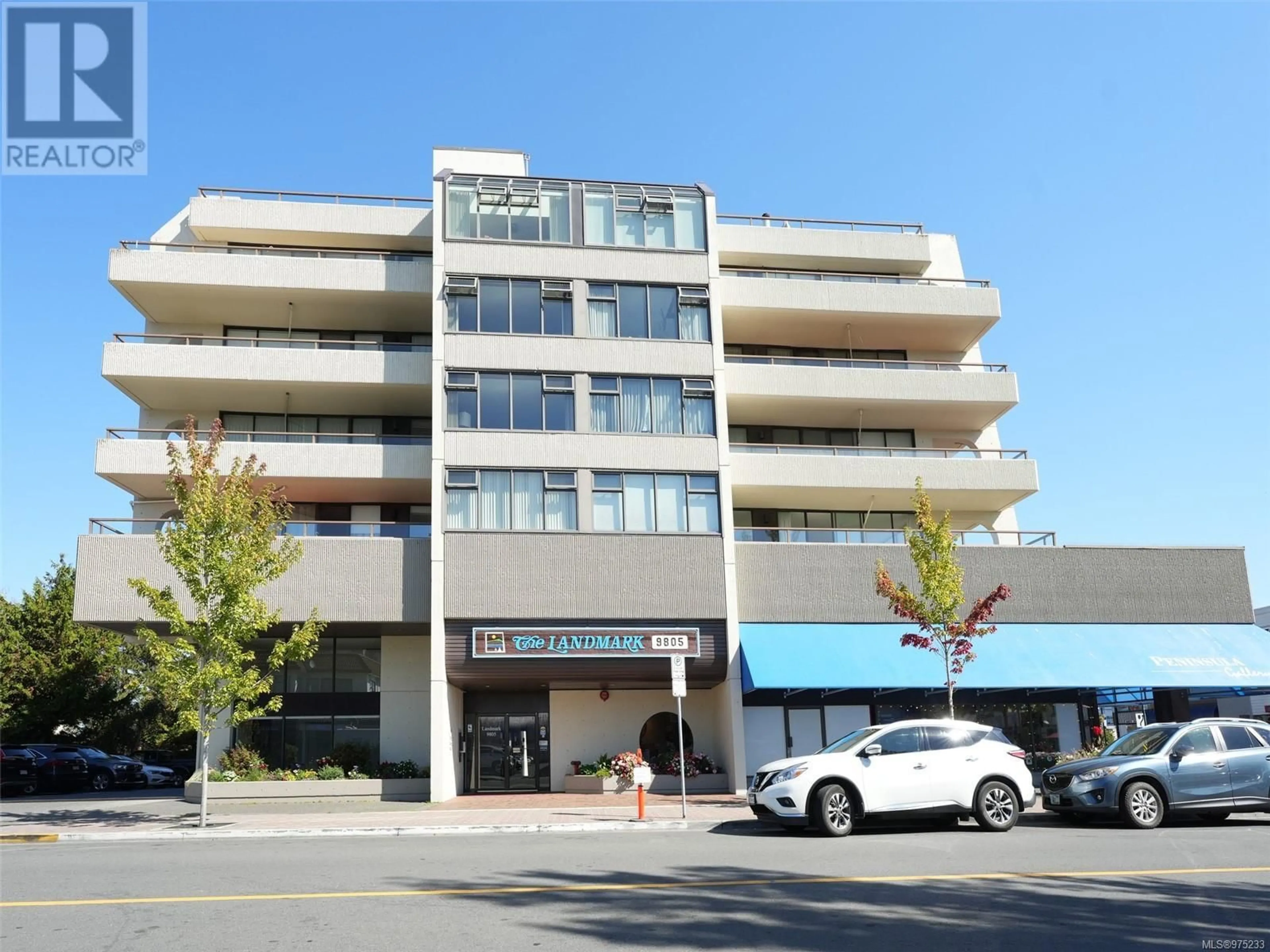 A pic from exterior of the house or condo, the front or back of building for 204 9805 Second St, Sidney British Columbia V8L4T9