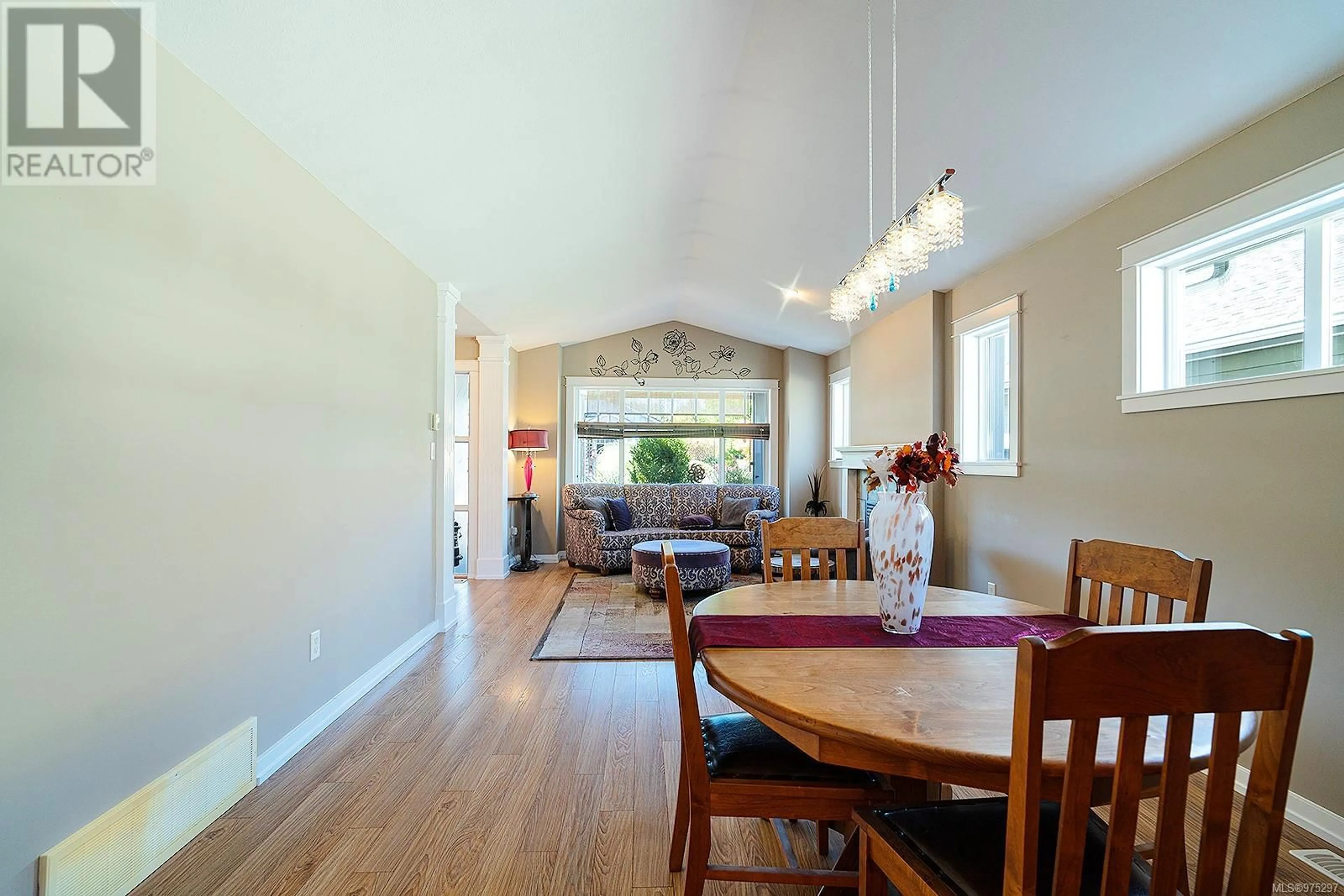 Dining room, wood floors, cottage for 428 Day Pl, Parksville British Columbia V9P1Z6