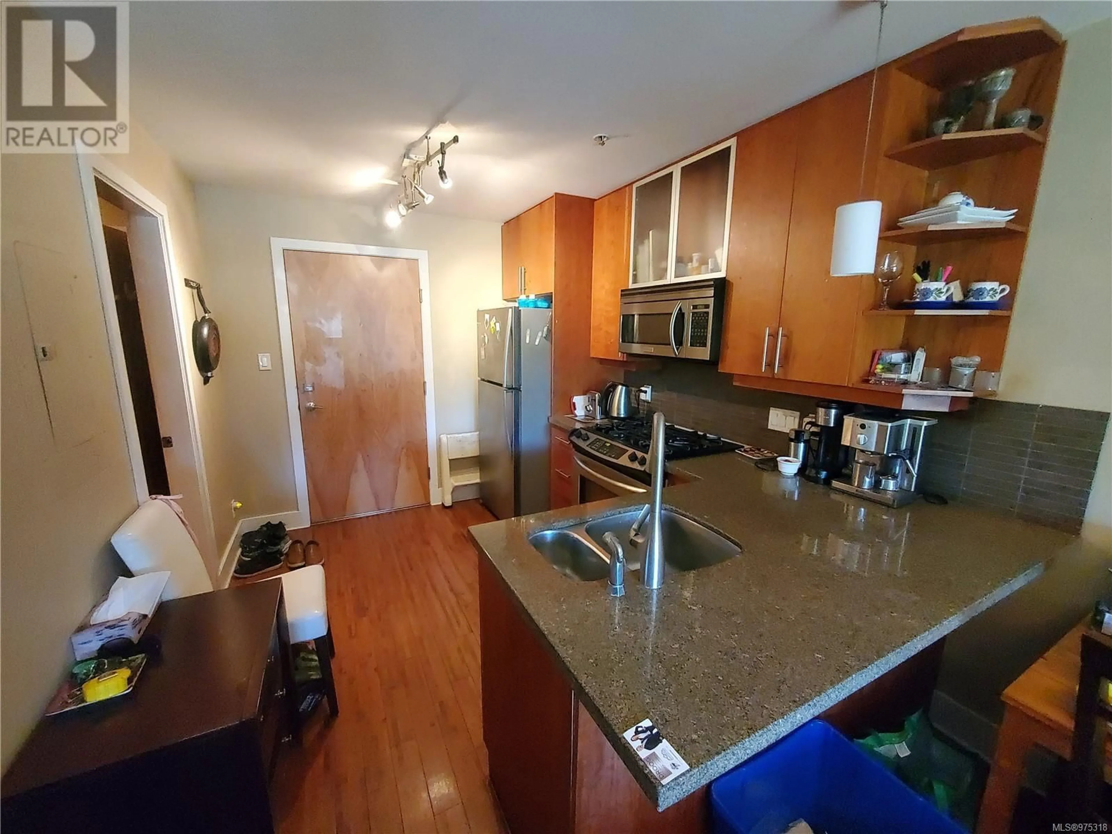 Kitchen, wood floors for 205 194 Beachside Dr, Parksville British Columbia V9P0B1