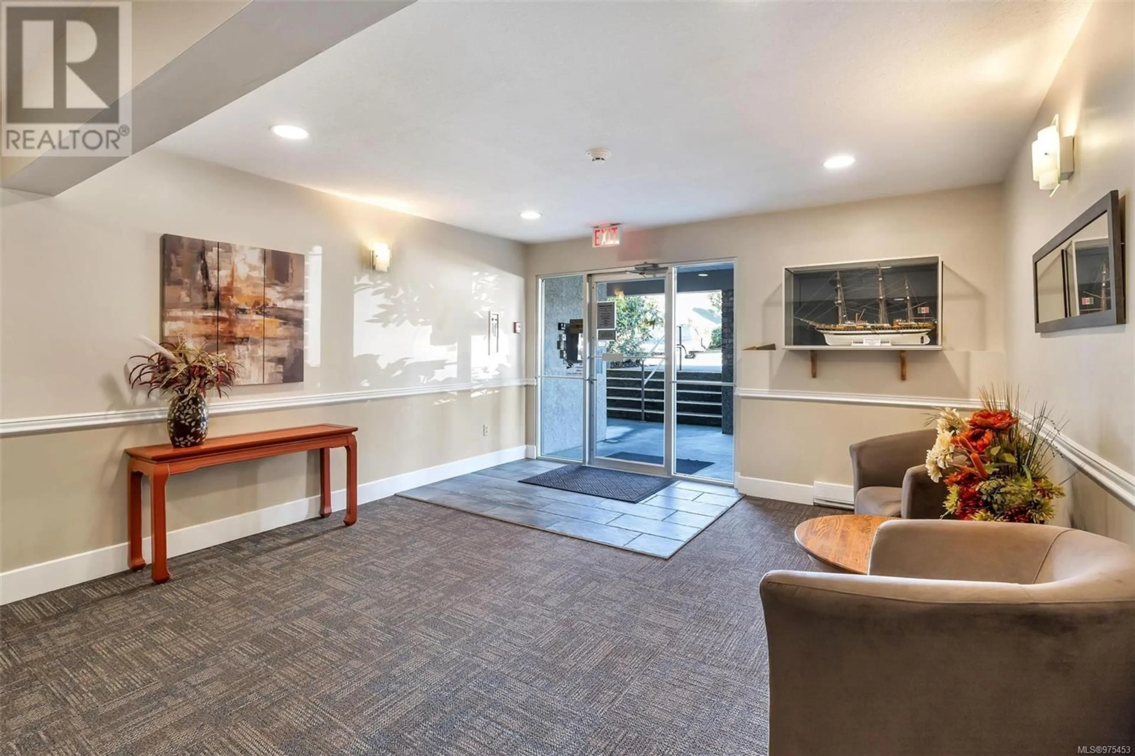 Indoor lobby, carpet floors for 401 254 First St, Duncan British Columbia V9L1R2