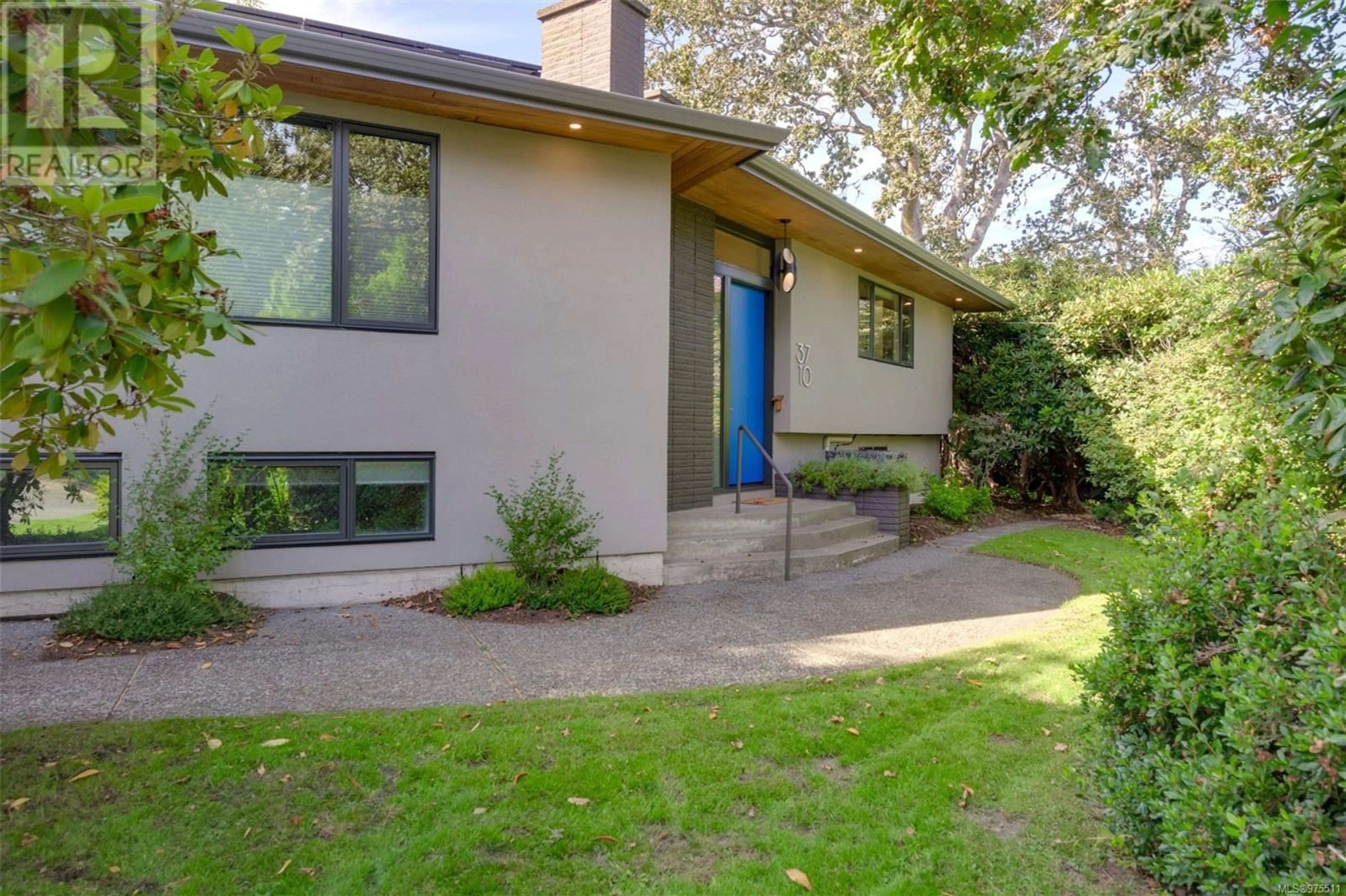 Frontside or backside of a home for 3710 Crestview Rd, Saanich British Columbia V8P5C4