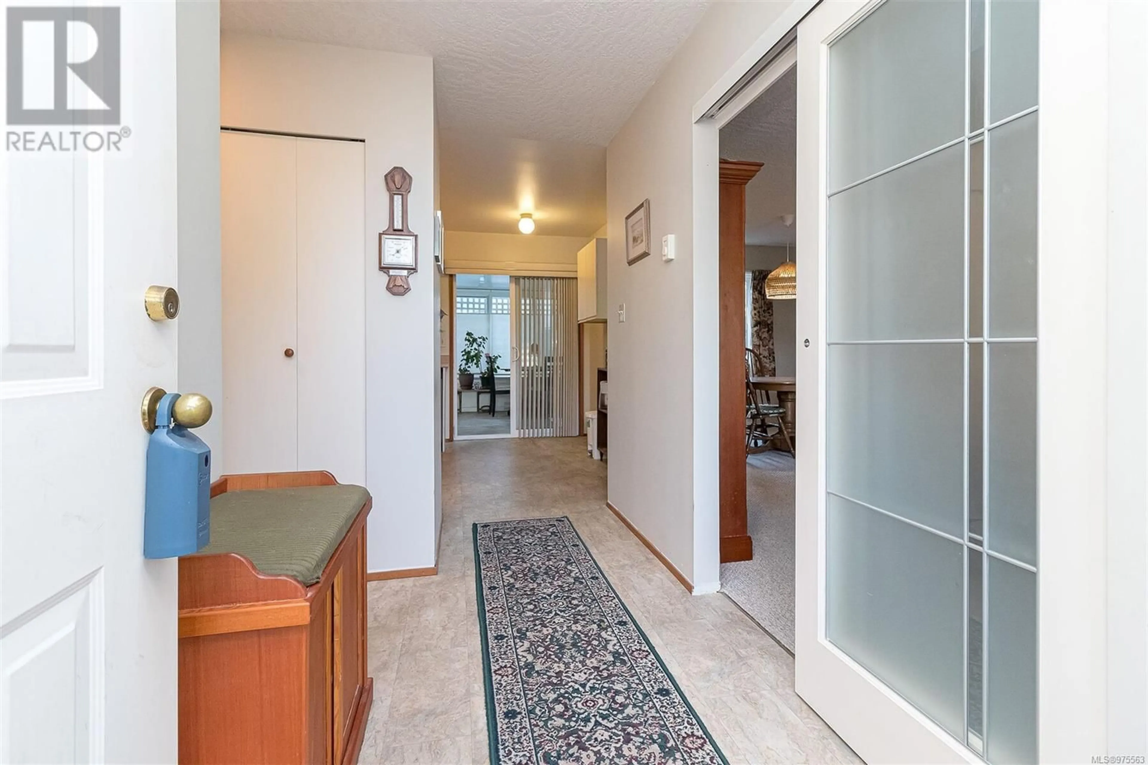 Indoor foyer, wood floors for 10149 Turnmill Close, Sidney British Columbia V8L4Z5