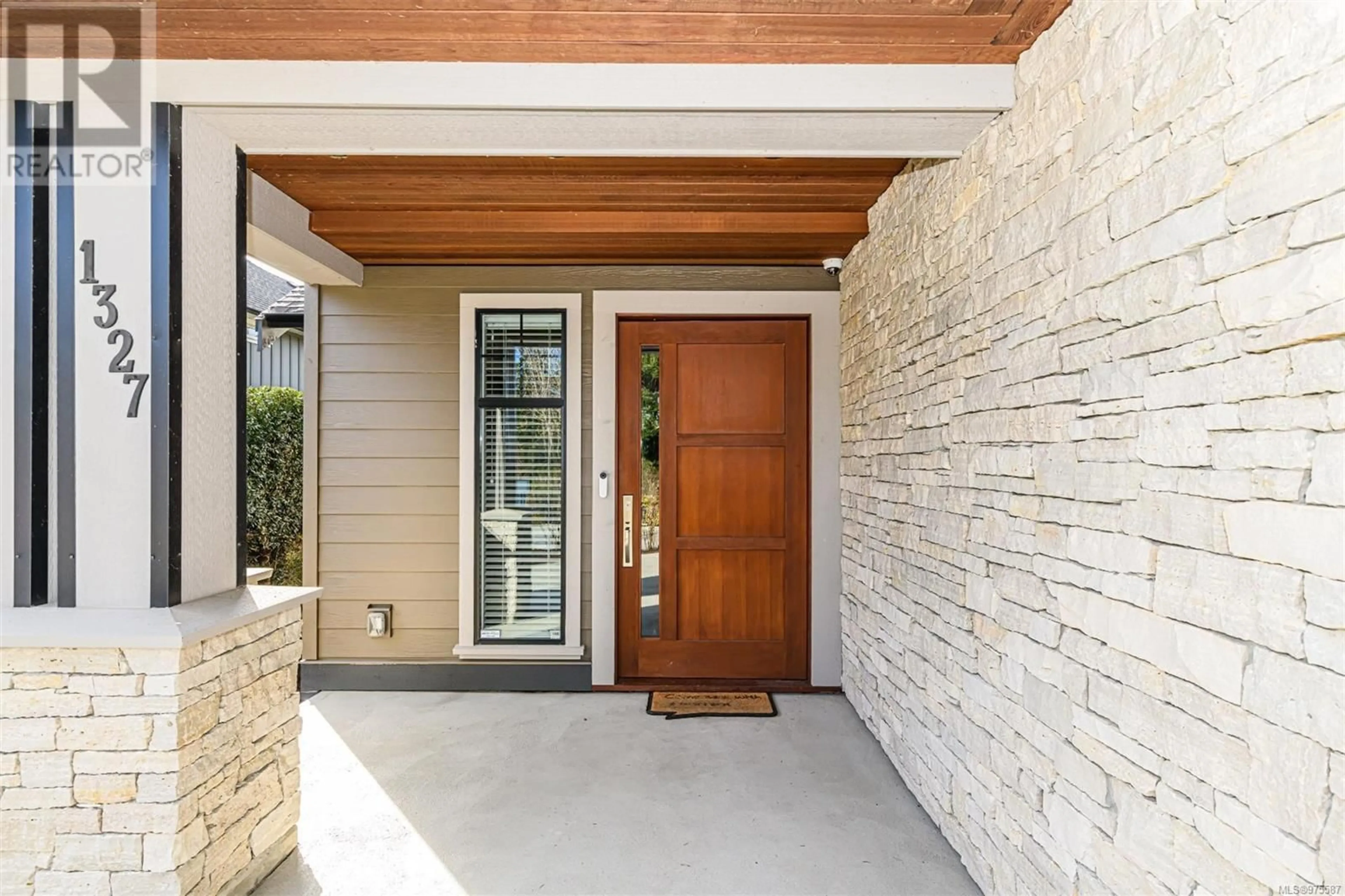 Indoor entryway for 1327 Champions Crt, Langford British Columbia V9B0R9