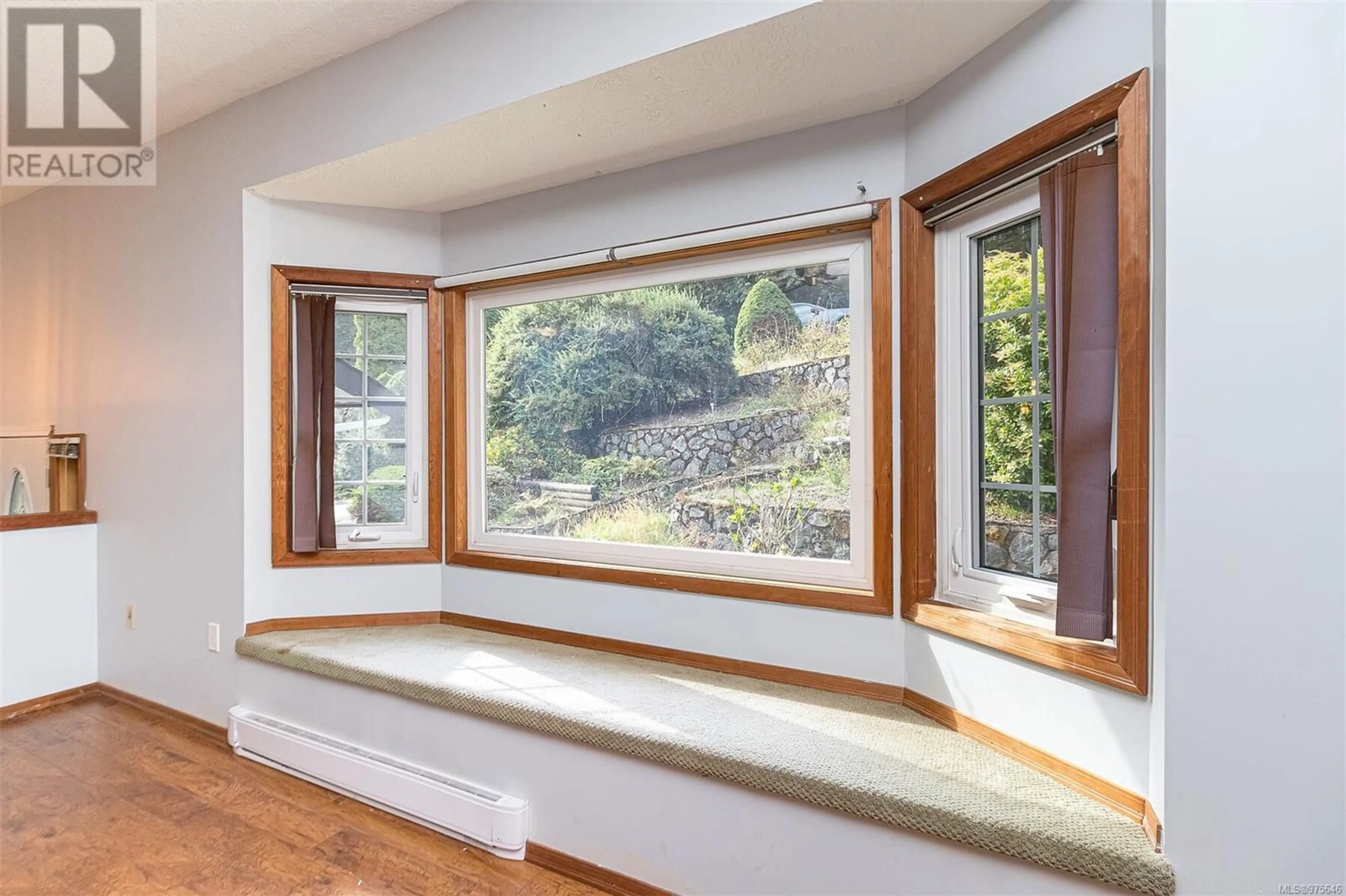 Indoor entryway, wood floors for 816 Drummond Way, Colwood British Columbia V9C3R4