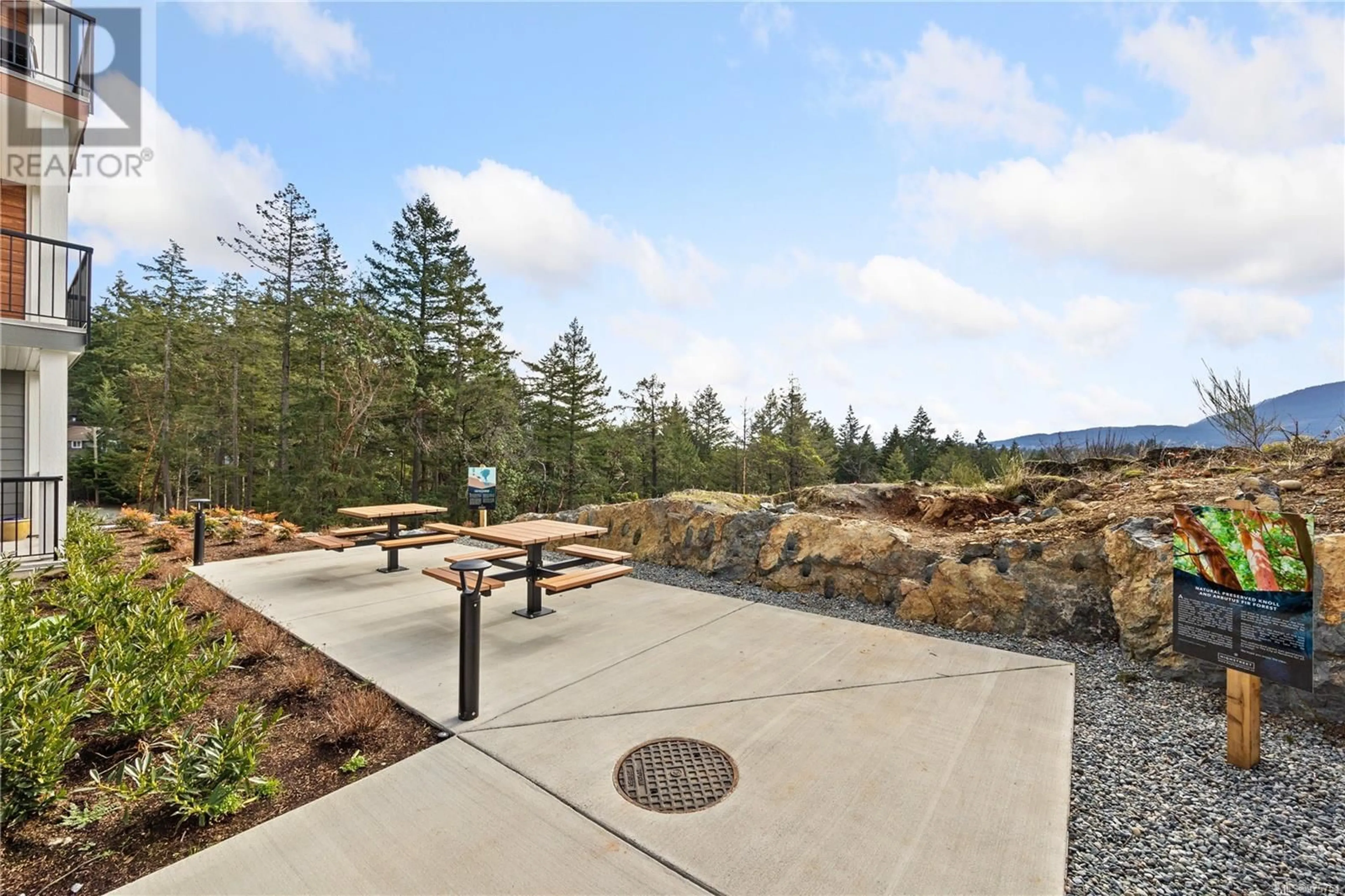 Patio, the street view for 314 4830 Cedar Ridge Pl, Nanaimo British Columbia V9T0M8