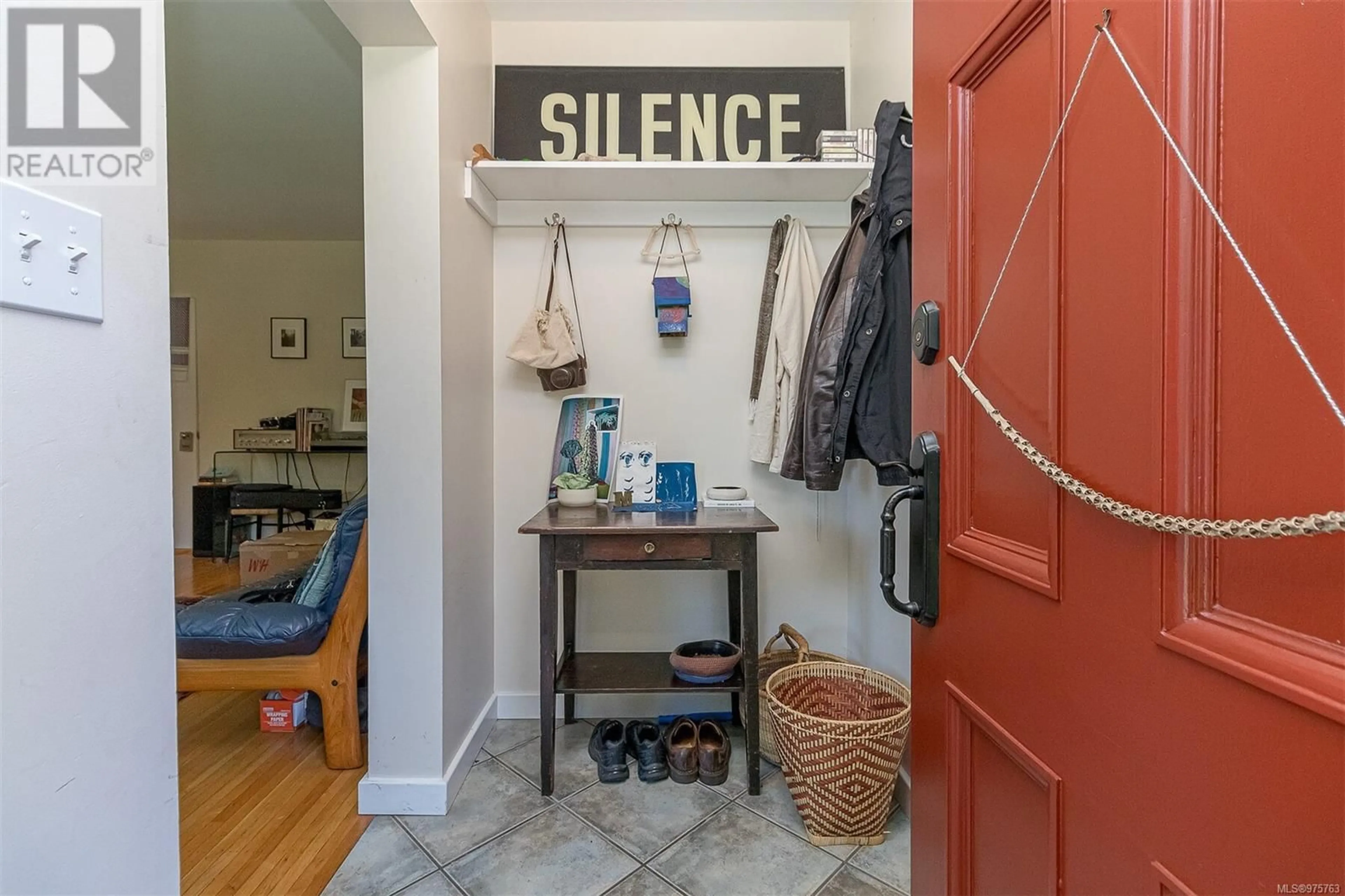 Indoor entryway, wood floors for 402 Cook St, Victoria British Columbia V8V3Y1