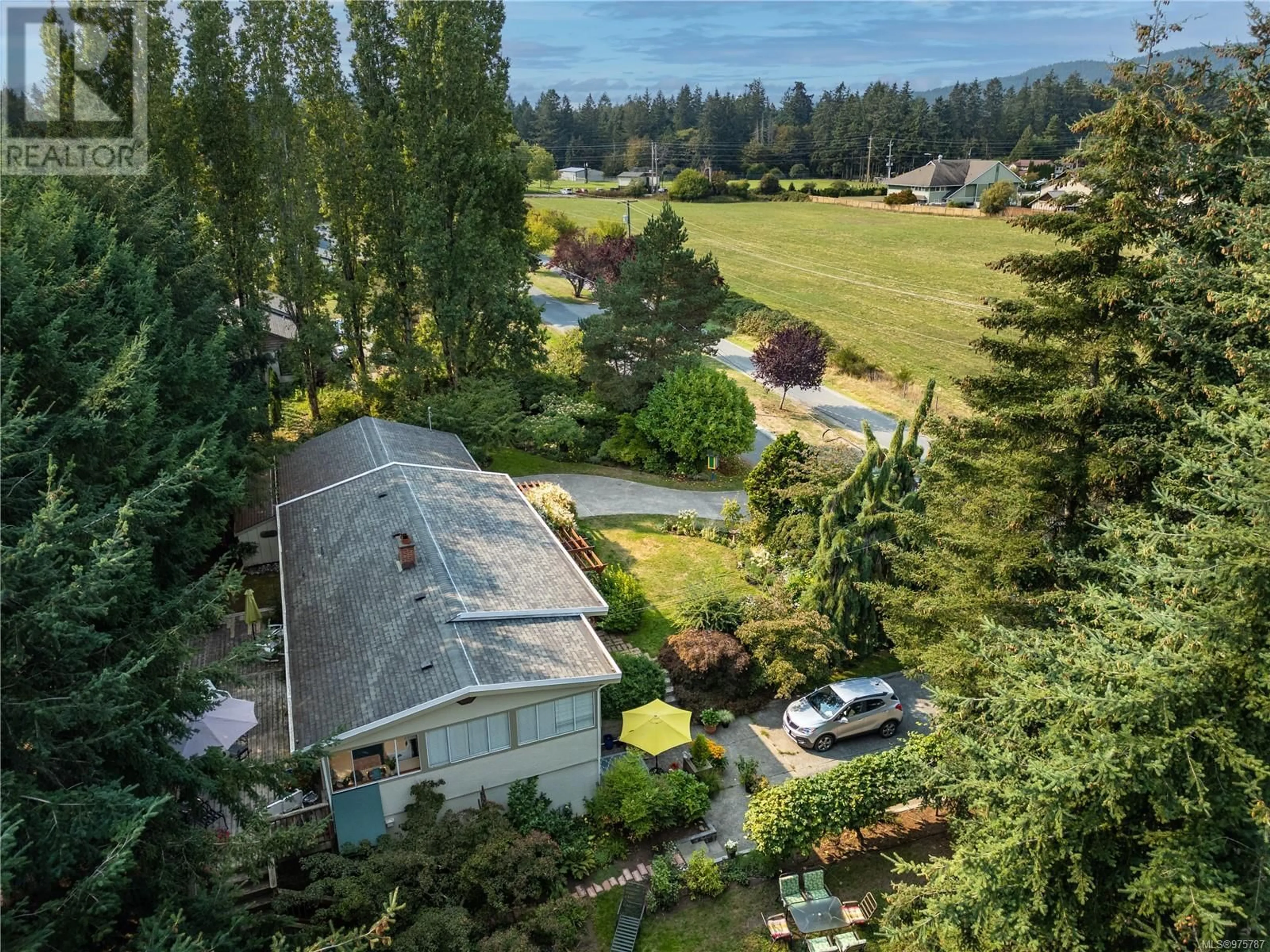 Cottage for 1925 Hovey Rd, Central Saanich British Columbia V8M1V8