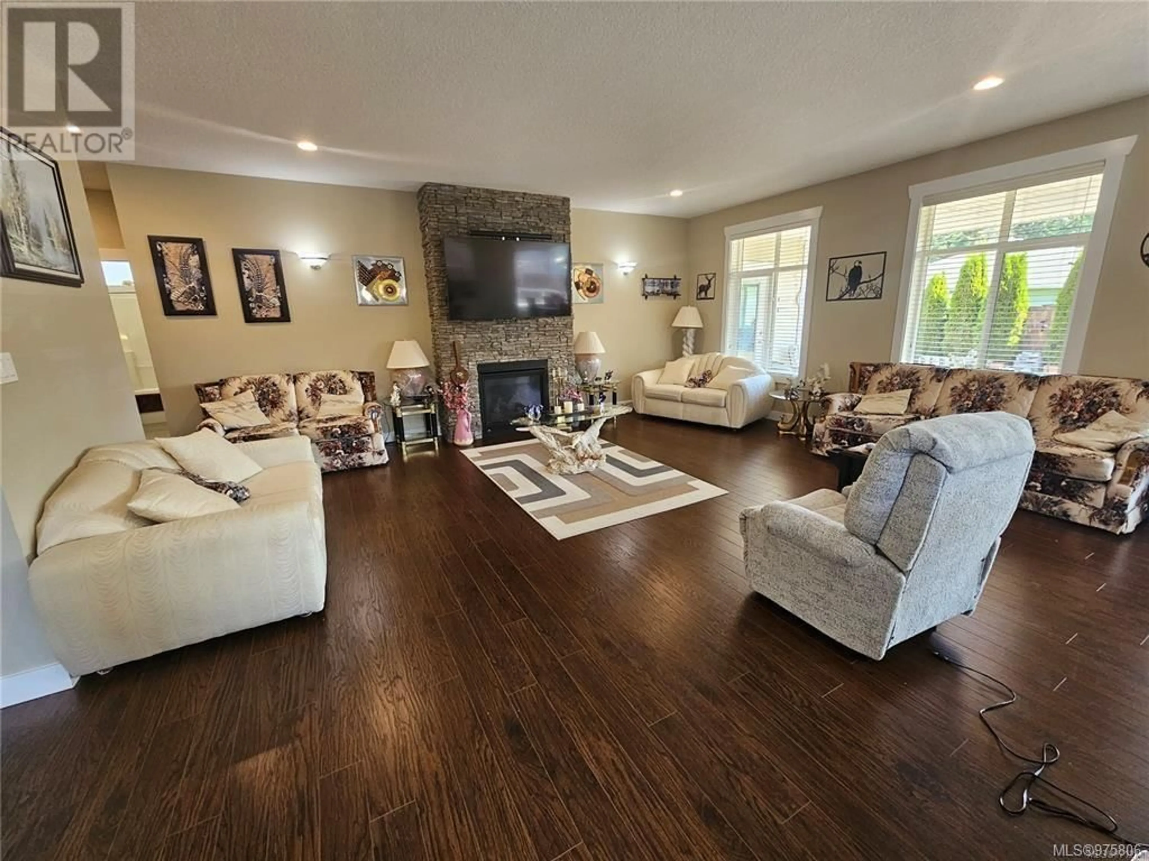 Living room, wood floors for 3627 Lyall Point Cres, Port Alberni British Columbia V9Y0A2