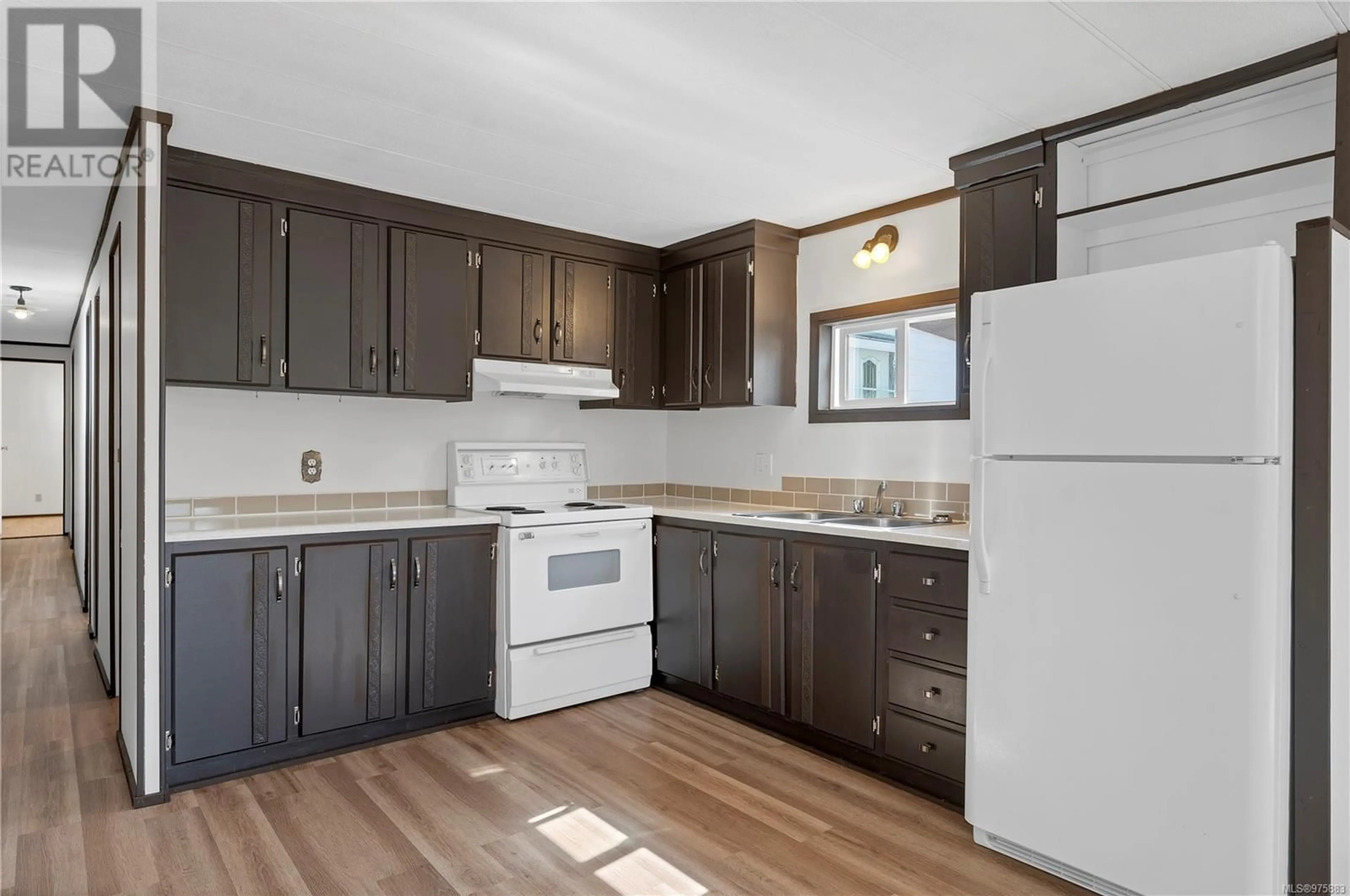 Standard kitchen, wood floors, cottage for 10 1160 Shellbourne Blvd, Campbell River British Columbia V9W5G5