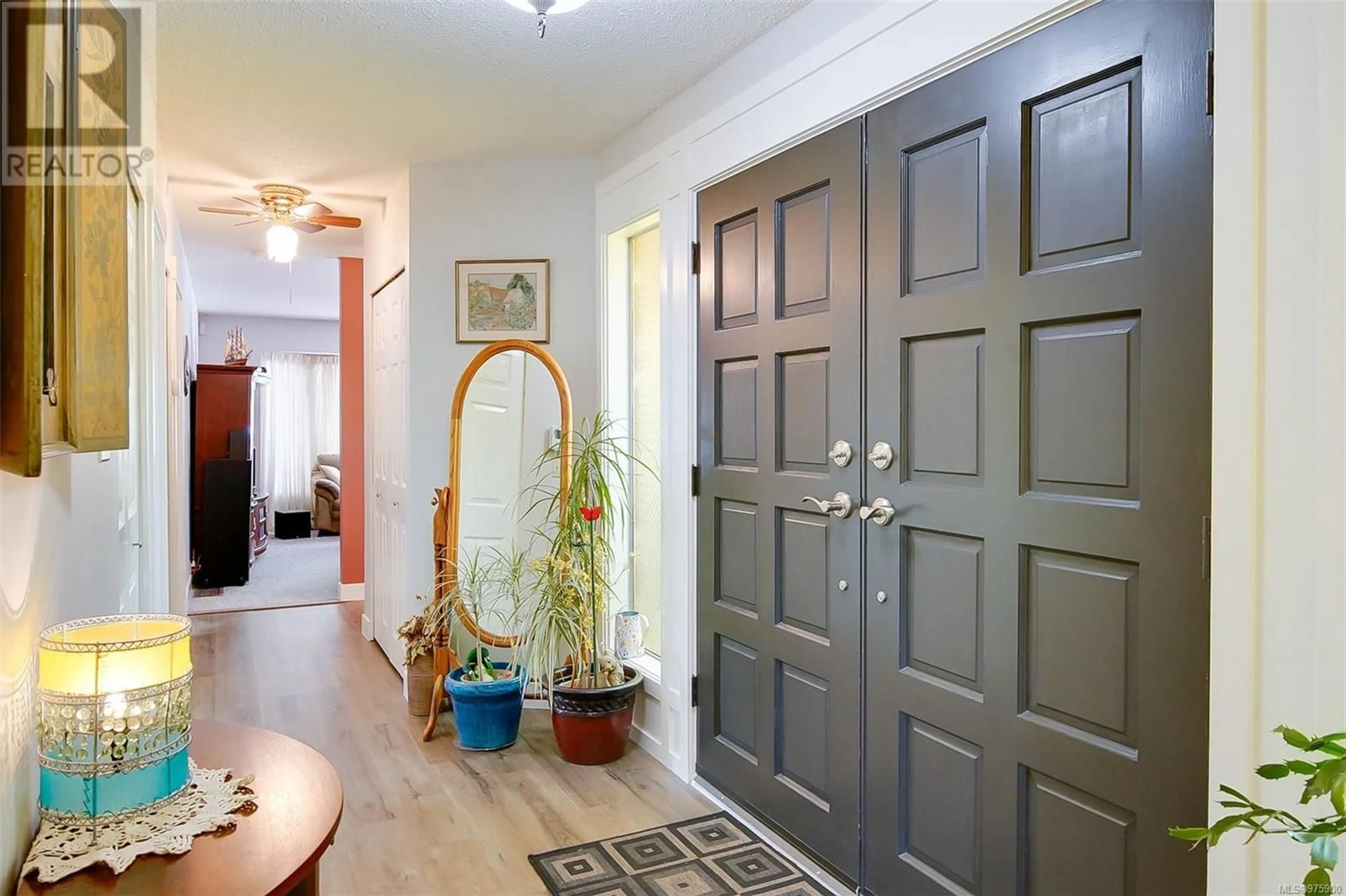 Indoor entryway, wood floors for 3743 Bishop Cres, Port Alberni British Columbia V9Y7W1