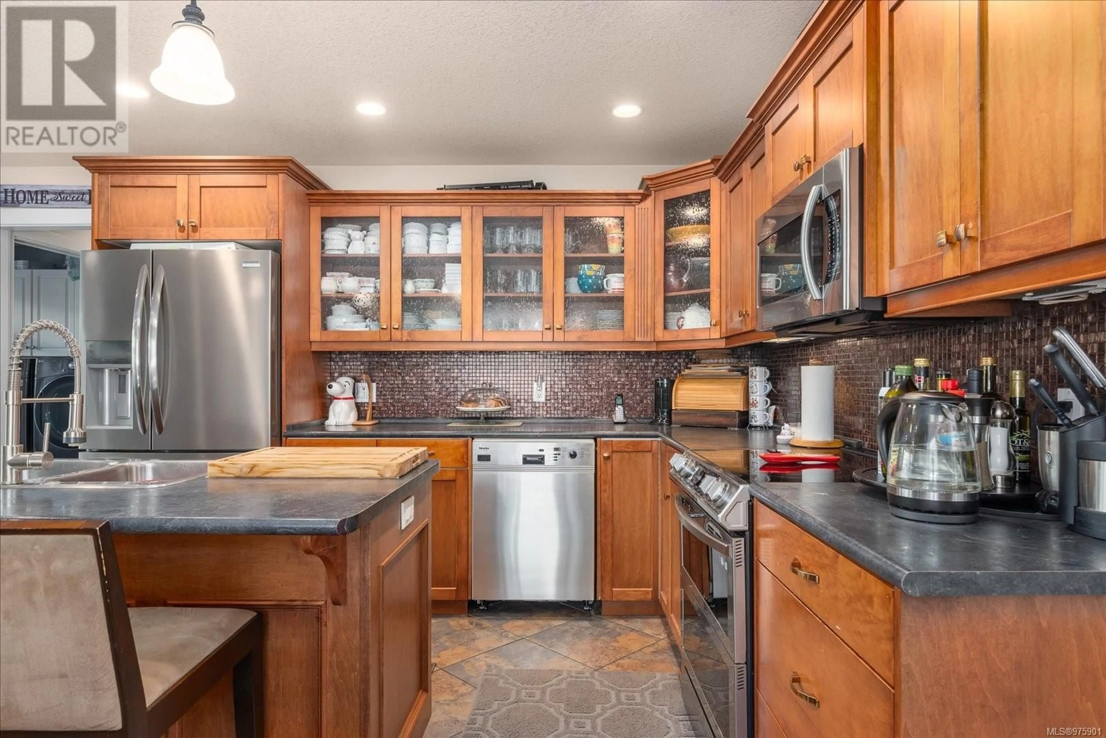 Kitchen, wood floors, cottage for 3753 Cavendish Blvd, Nanaimo British Columbia V9T6P7