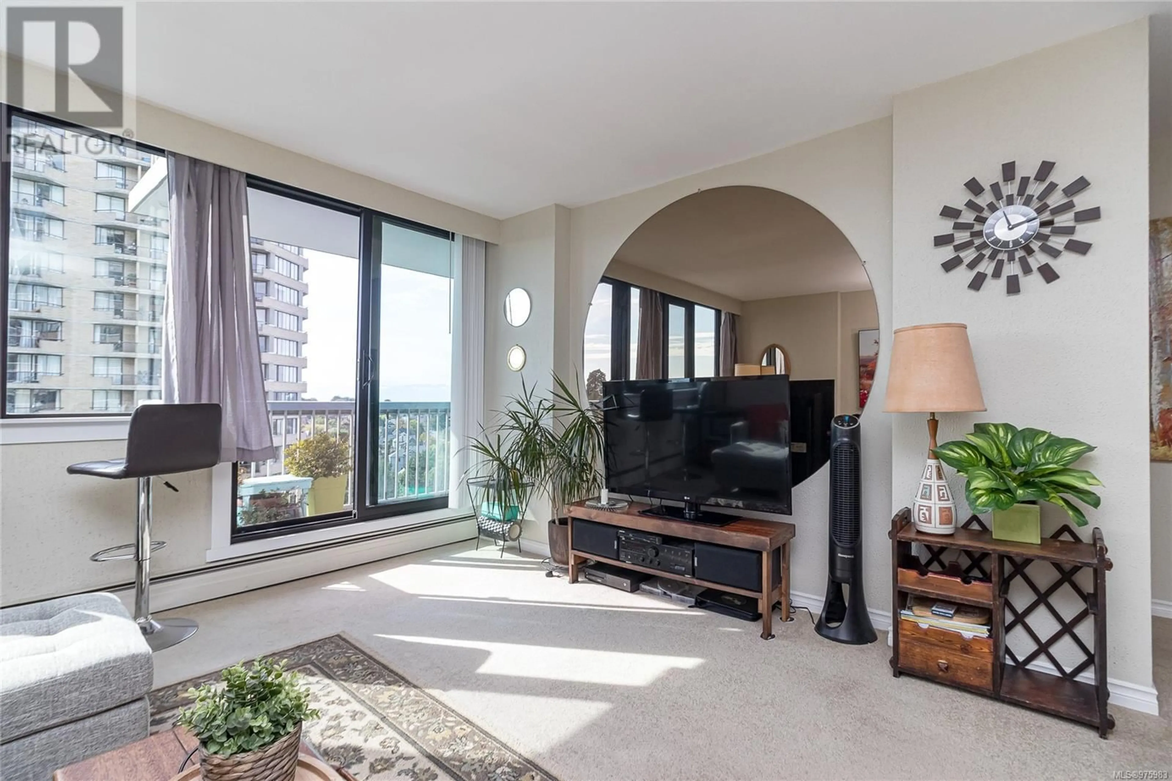 Living room, carpet floors for 1009 647 Michigan St, Victoria British Columbia V8V1S9