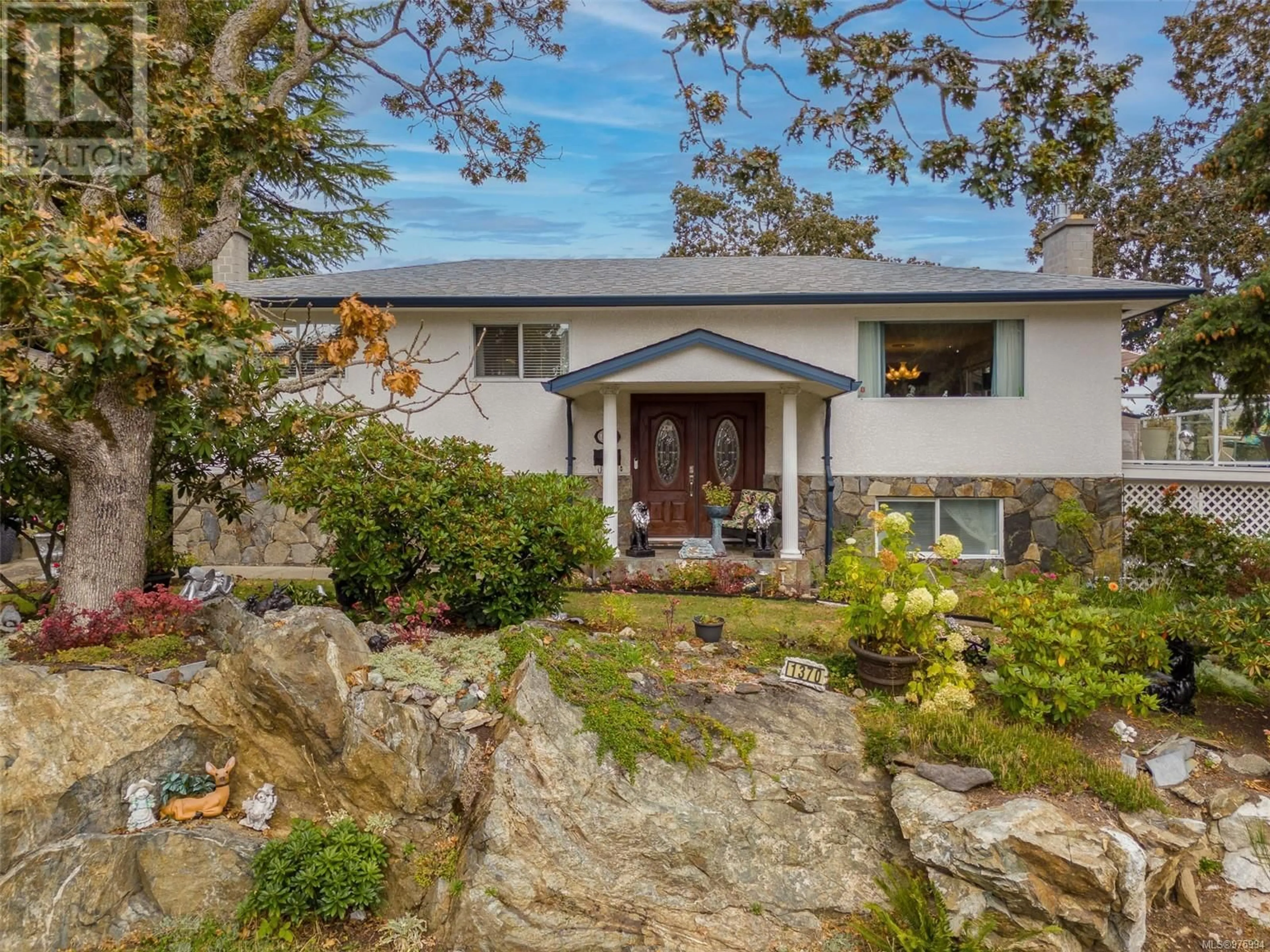 Frontside or backside of a home for 1370 Slater St, Victoria British Columbia V8X2P9