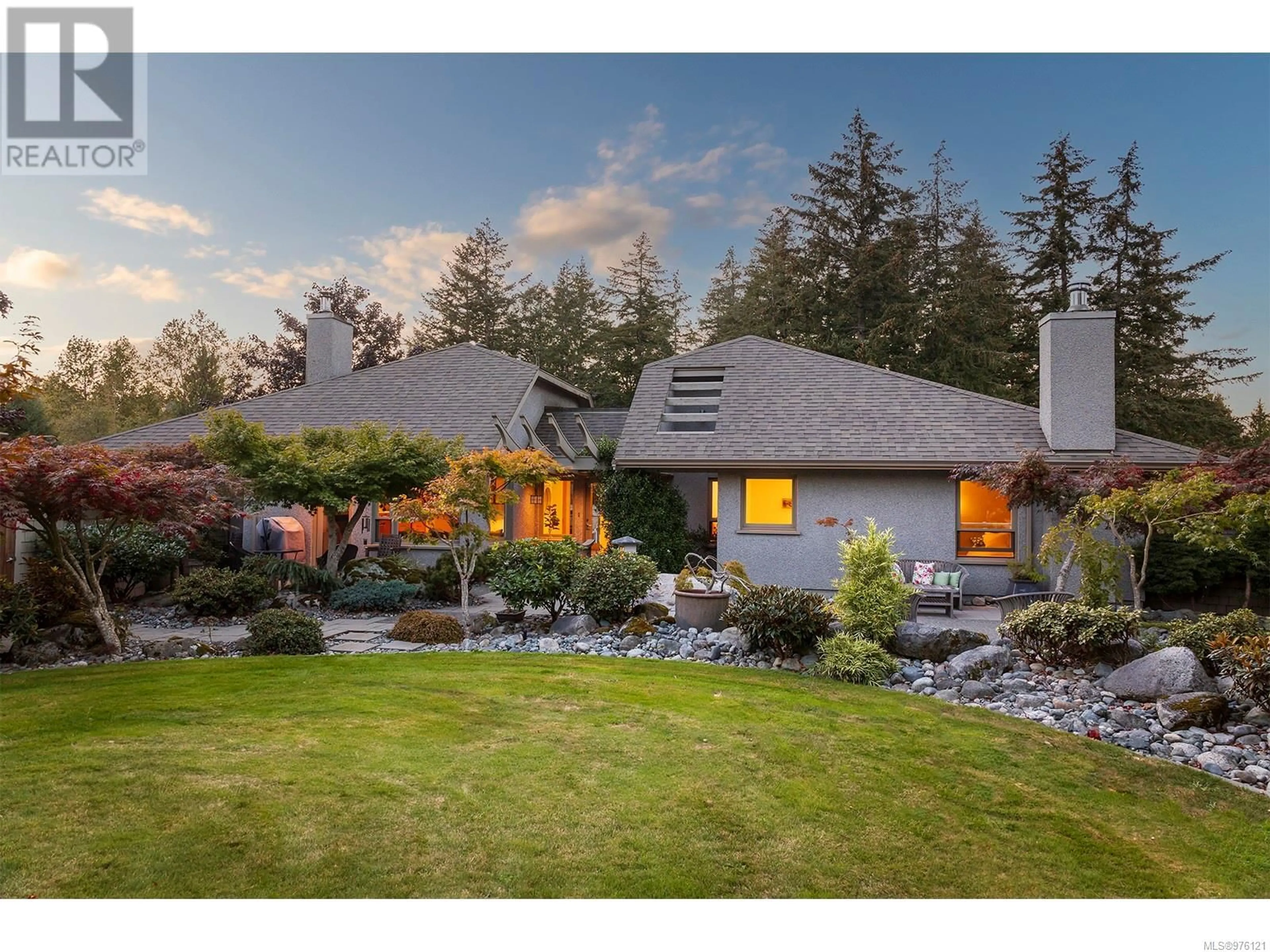 Frontside or backside of a home for 6455 Bryn Rd, Central Saanich British Columbia V8M1X6