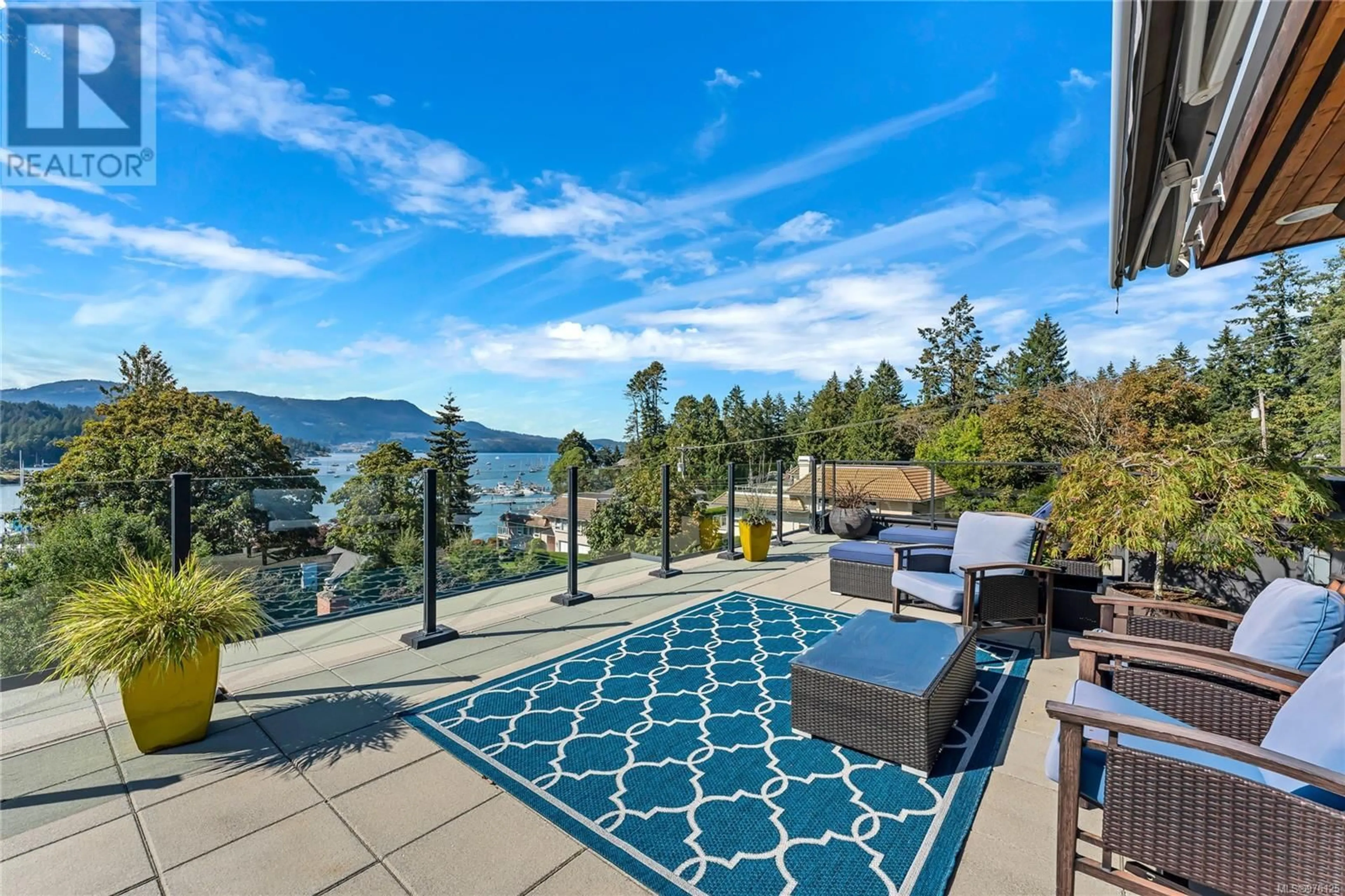 Patio for 913 Marchant Rd, Central Saanich British Columbia V8M1B4