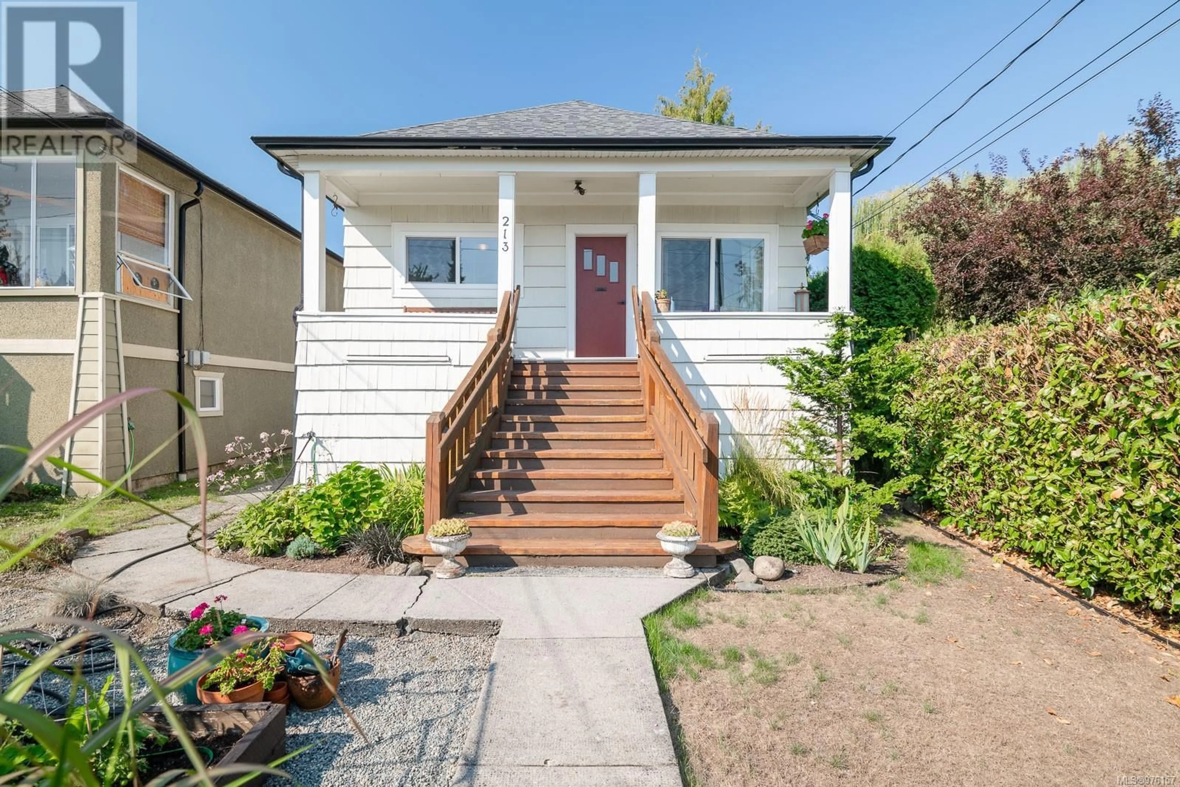 Frontside or backside of a home, cottage for 213 Machleary St, Nanaimo British Columbia V9R2G7