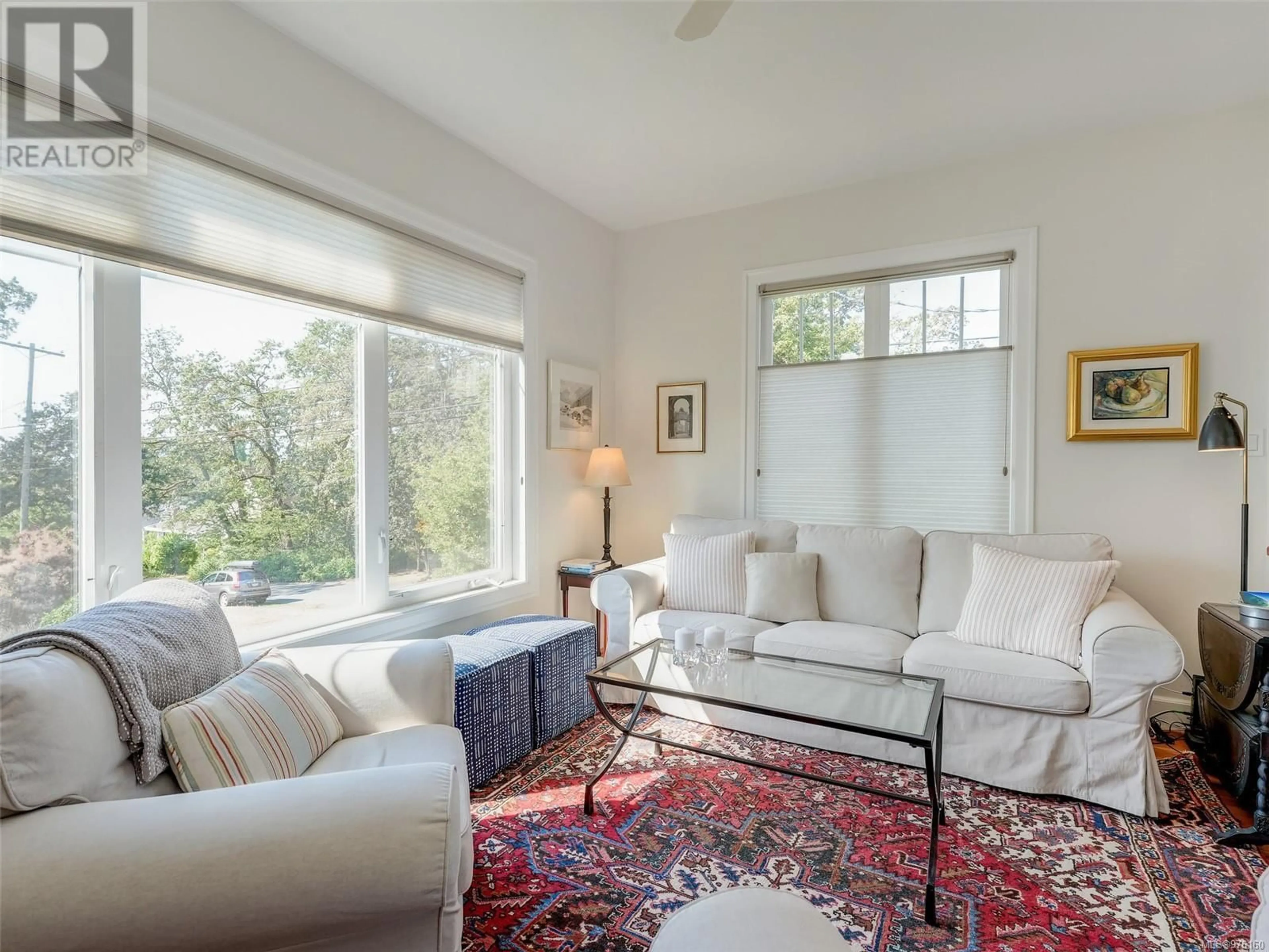 Living room, wood floors for 3761 Savannah Ave, Saanich British Columbia V8X1T3