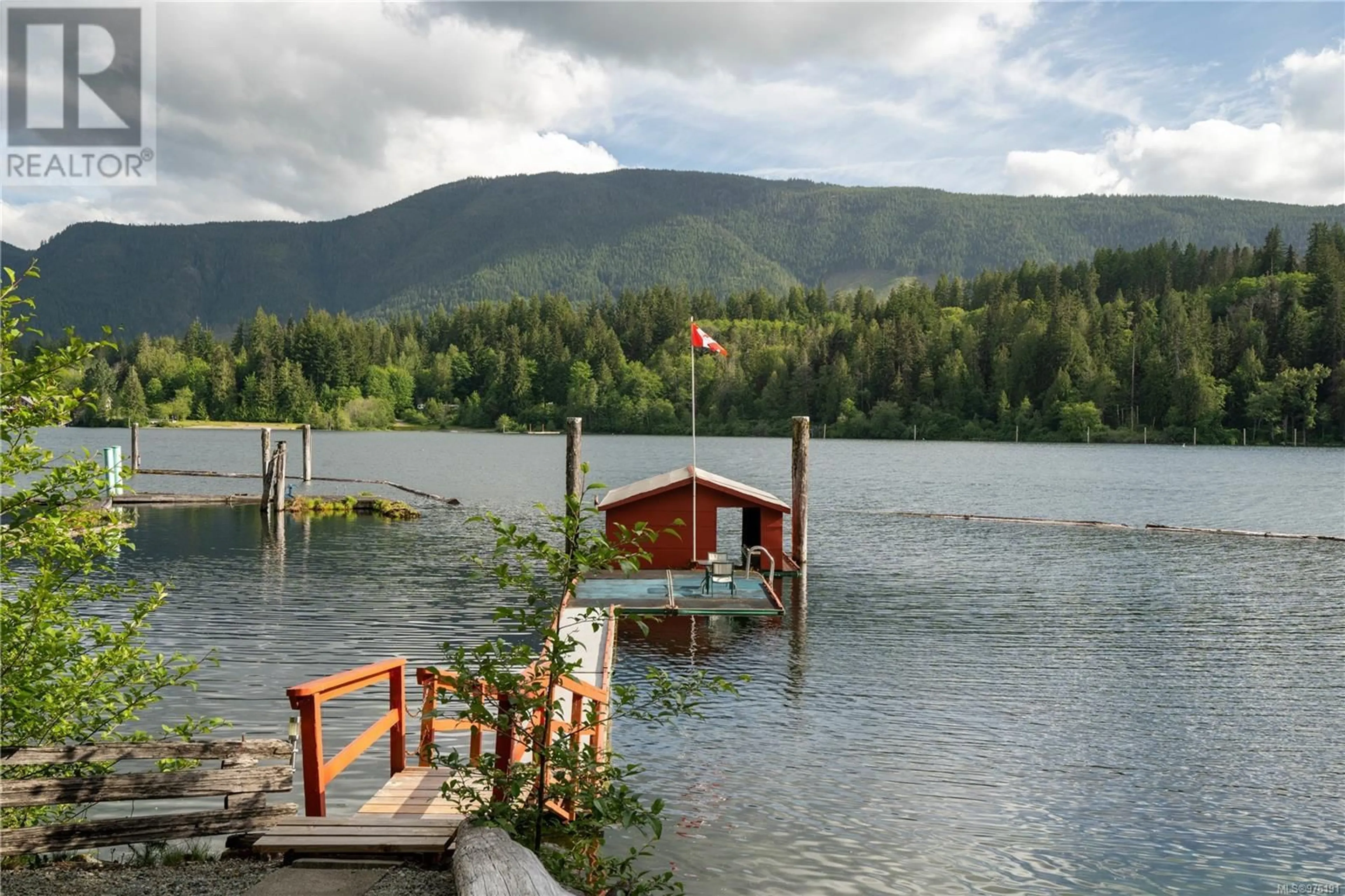 Patio, lake for 8604 North Shore Rd, Lake Cowichan British Columbia V0R2G0