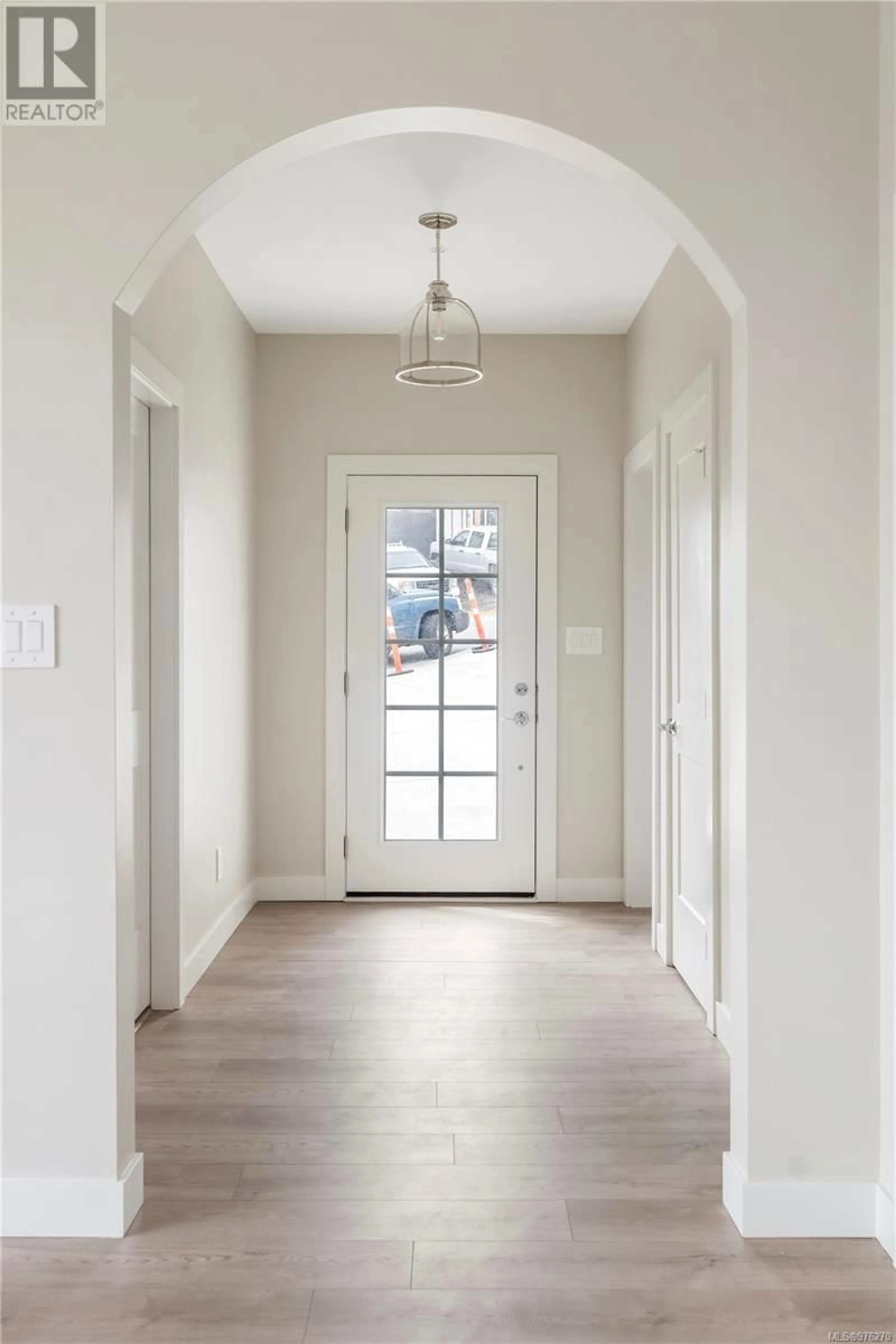 Indoor entryway, wood floors for 7052 Brailsford Pl, Sooke British Columbia V9Z1R2