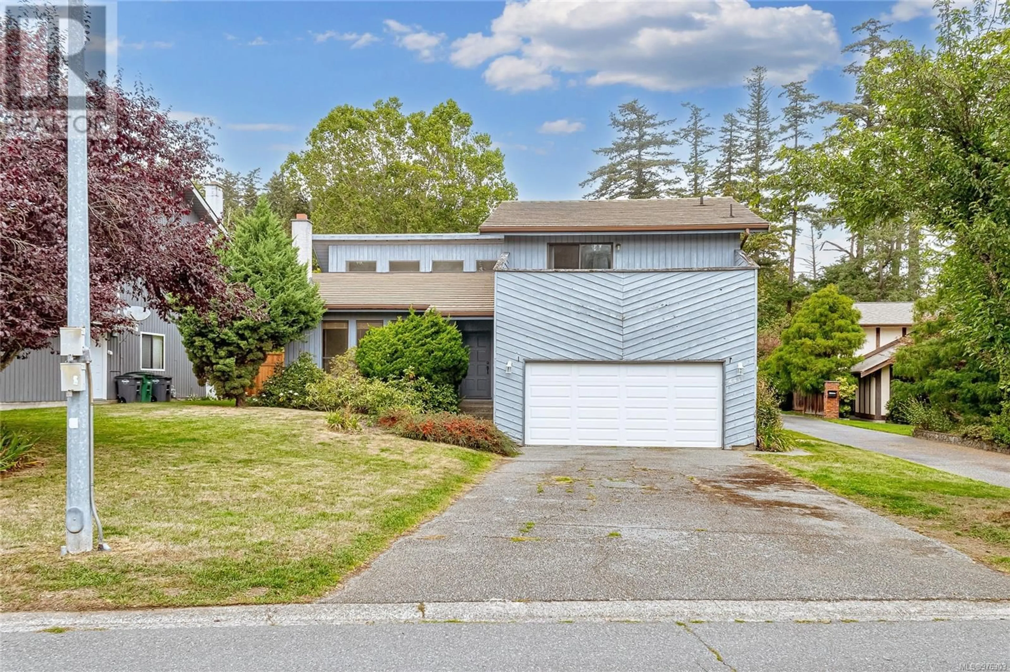 Frontside or backside of a home for 4411 Robinwood Dr, Saanich British Columbia V8N5R7