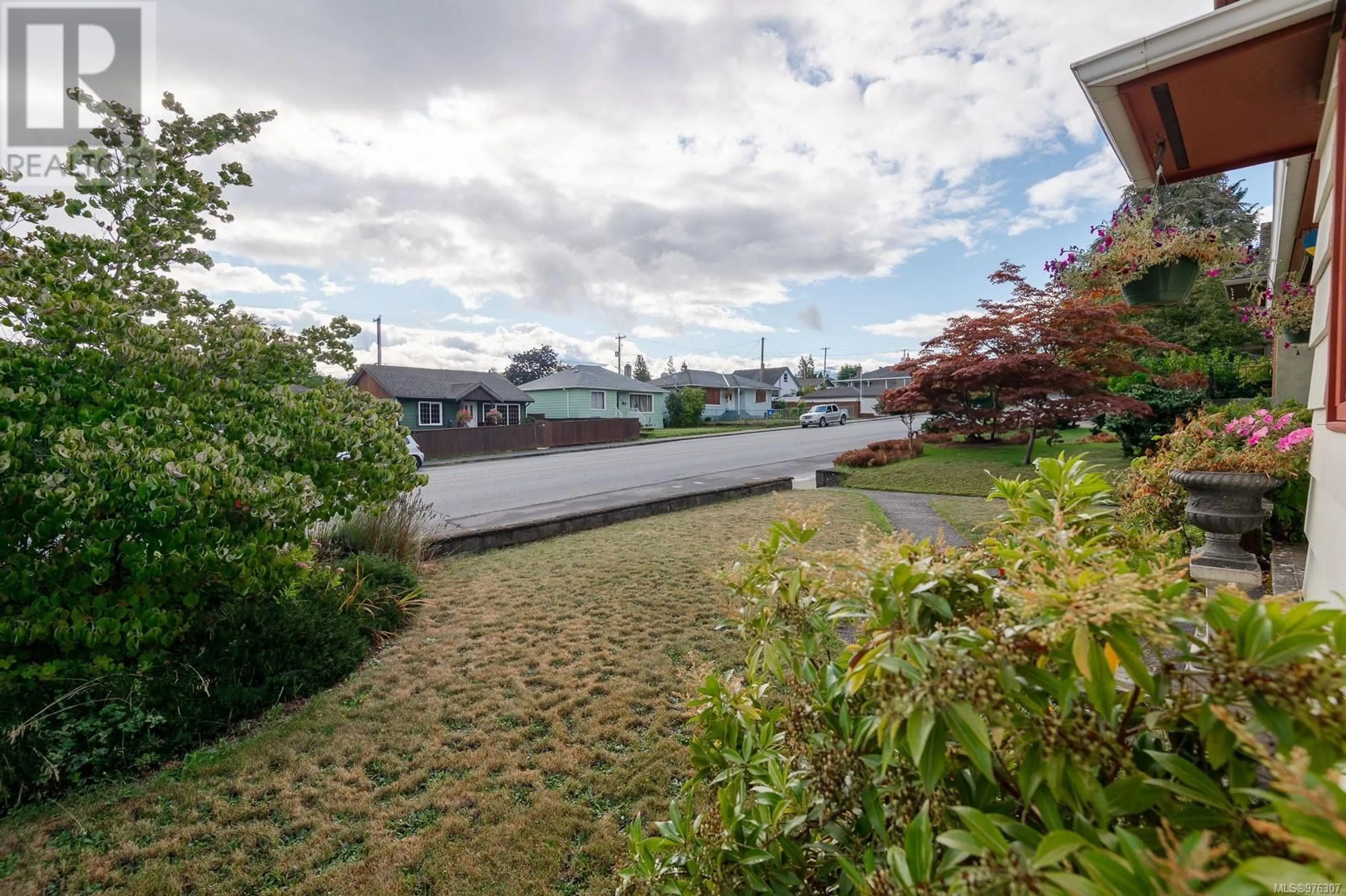 Patio, the street view for 3956 6th Ave, Port Alberni British Columbia V9Y4M4