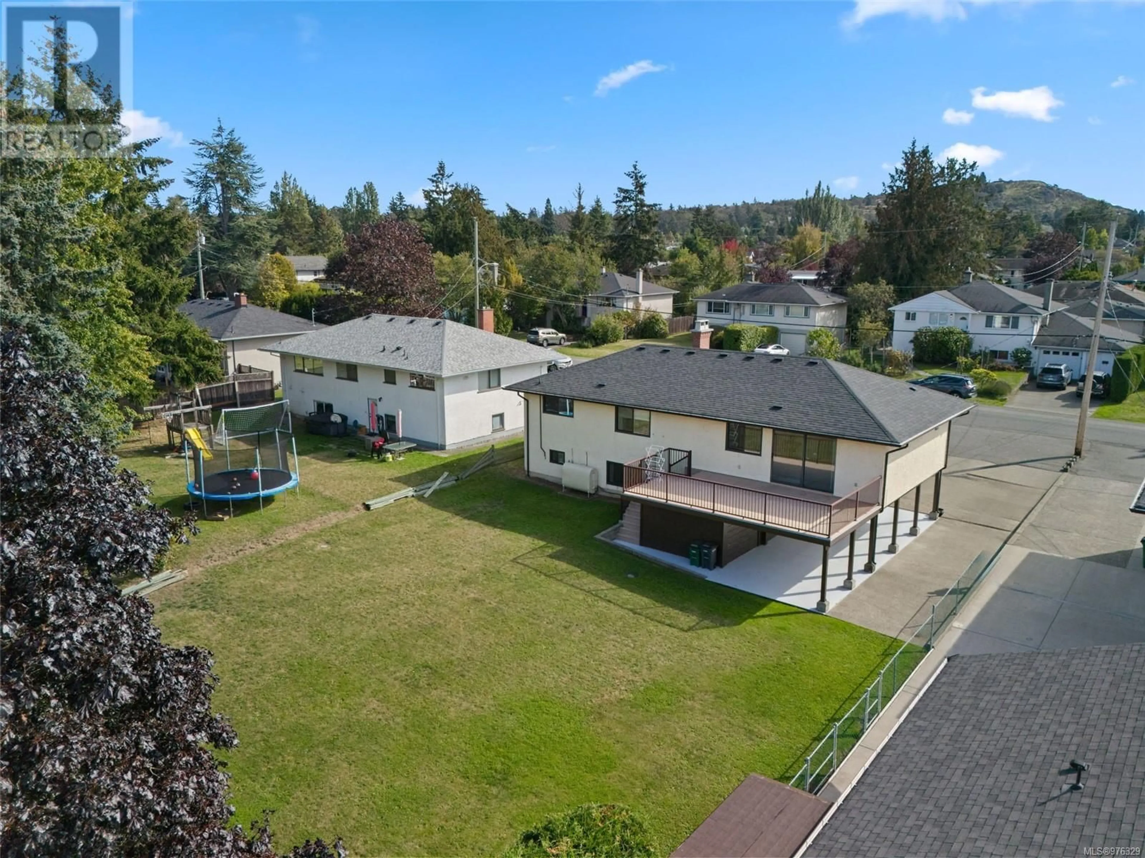 Frontside or backside of a home for 1690 Garnet Rd, Saanich British Columbia V8P3C8