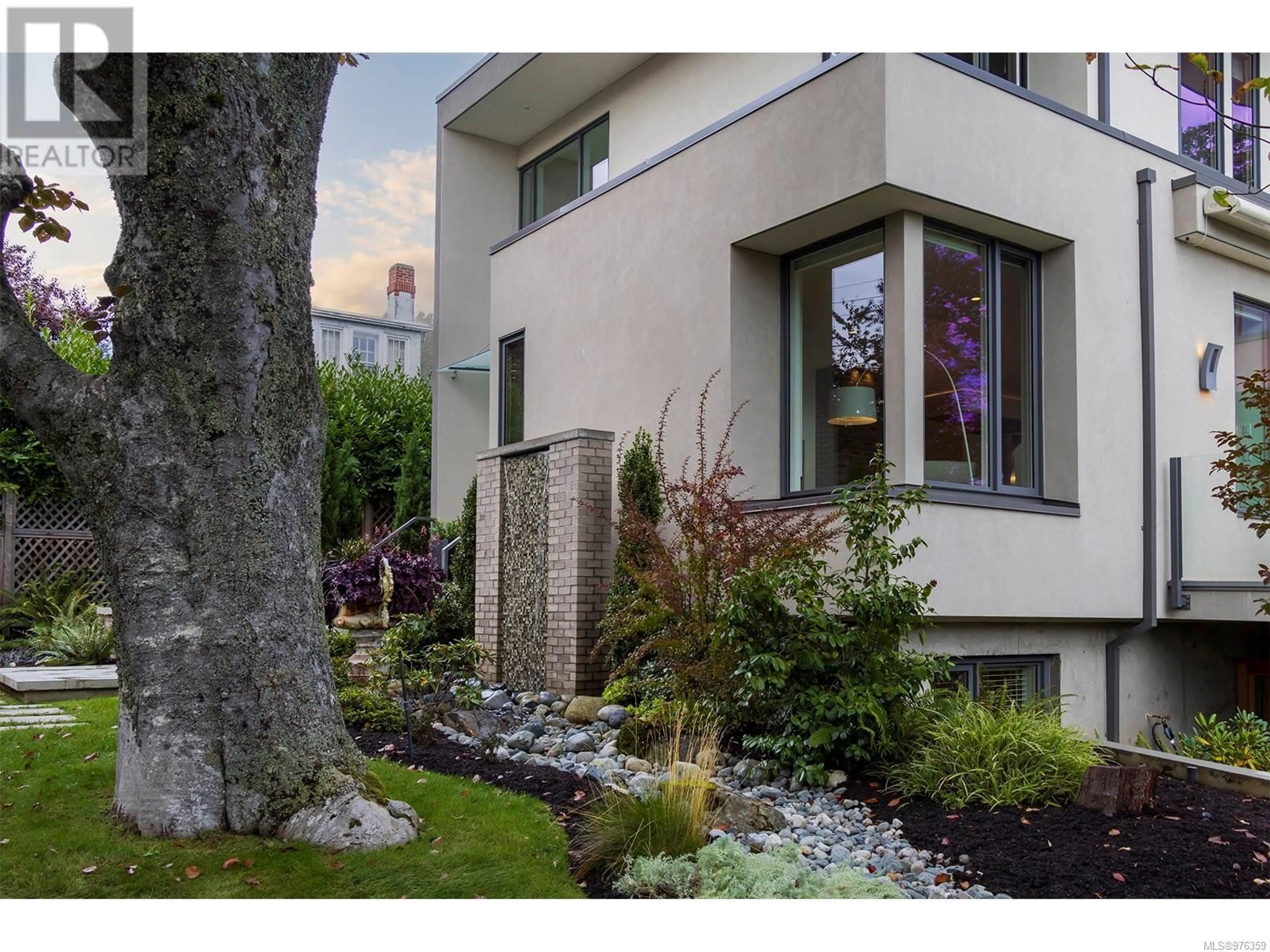 A pic from exterior of the house or condo for 2816 Burdick Ave, Oak Bay British Columbia V8R3M2