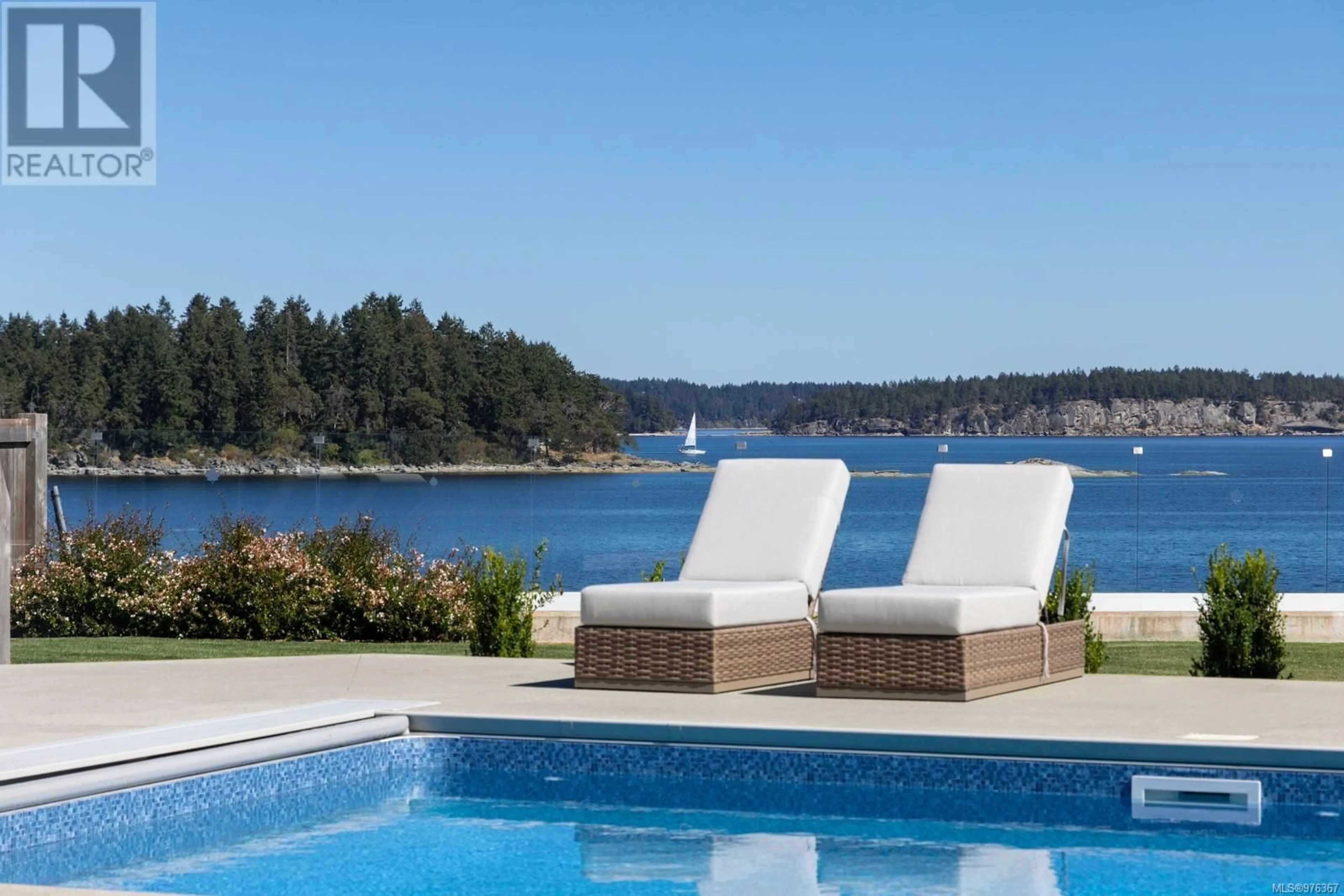 Indoor or outdoor pool for 1660 FAWCETT Rd, Nanaimo British Columbia V9S4C9