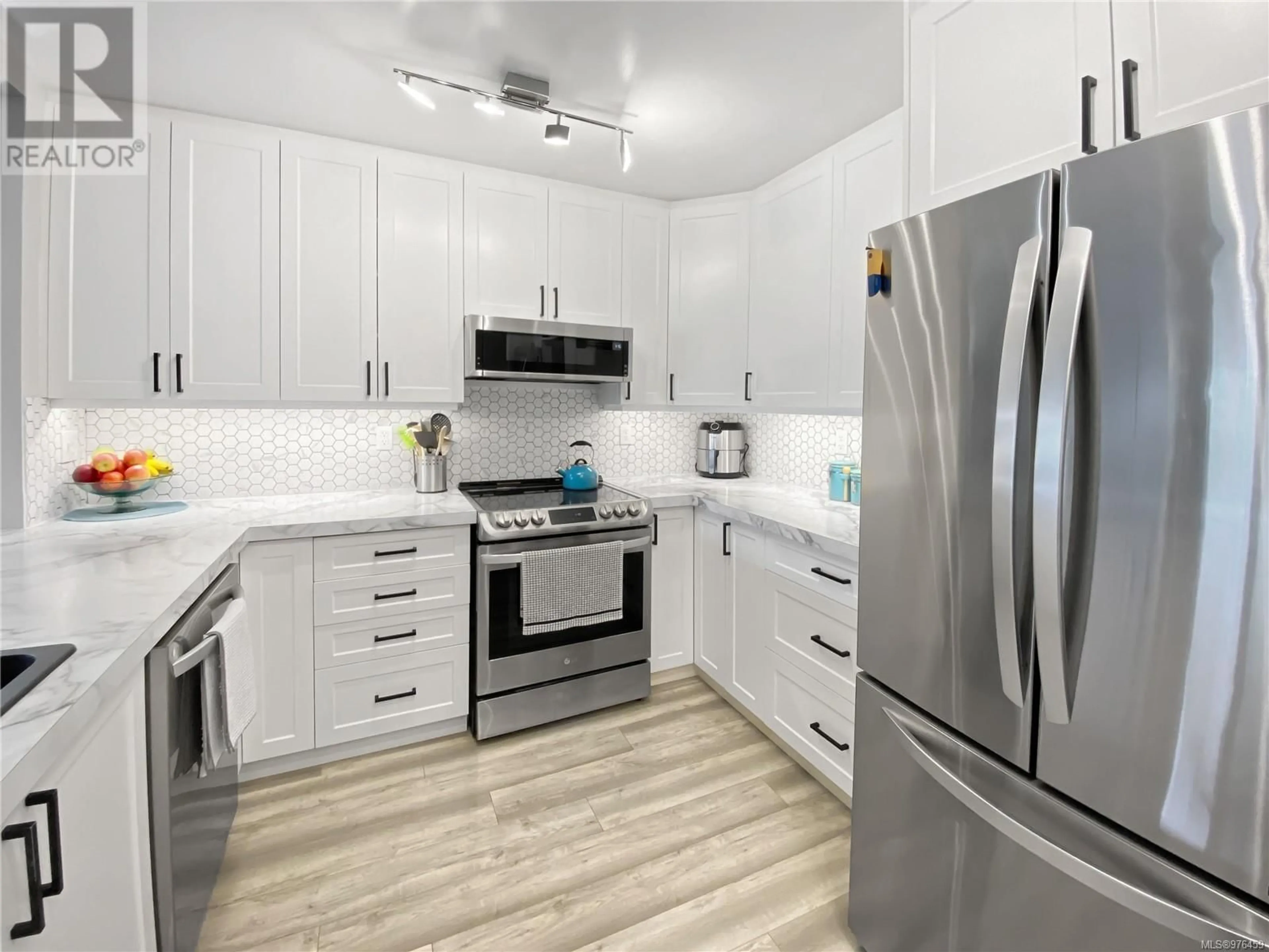 Unknown for 203 - 9710 SECOND STREET, Sidney British Columbia V8L3C4