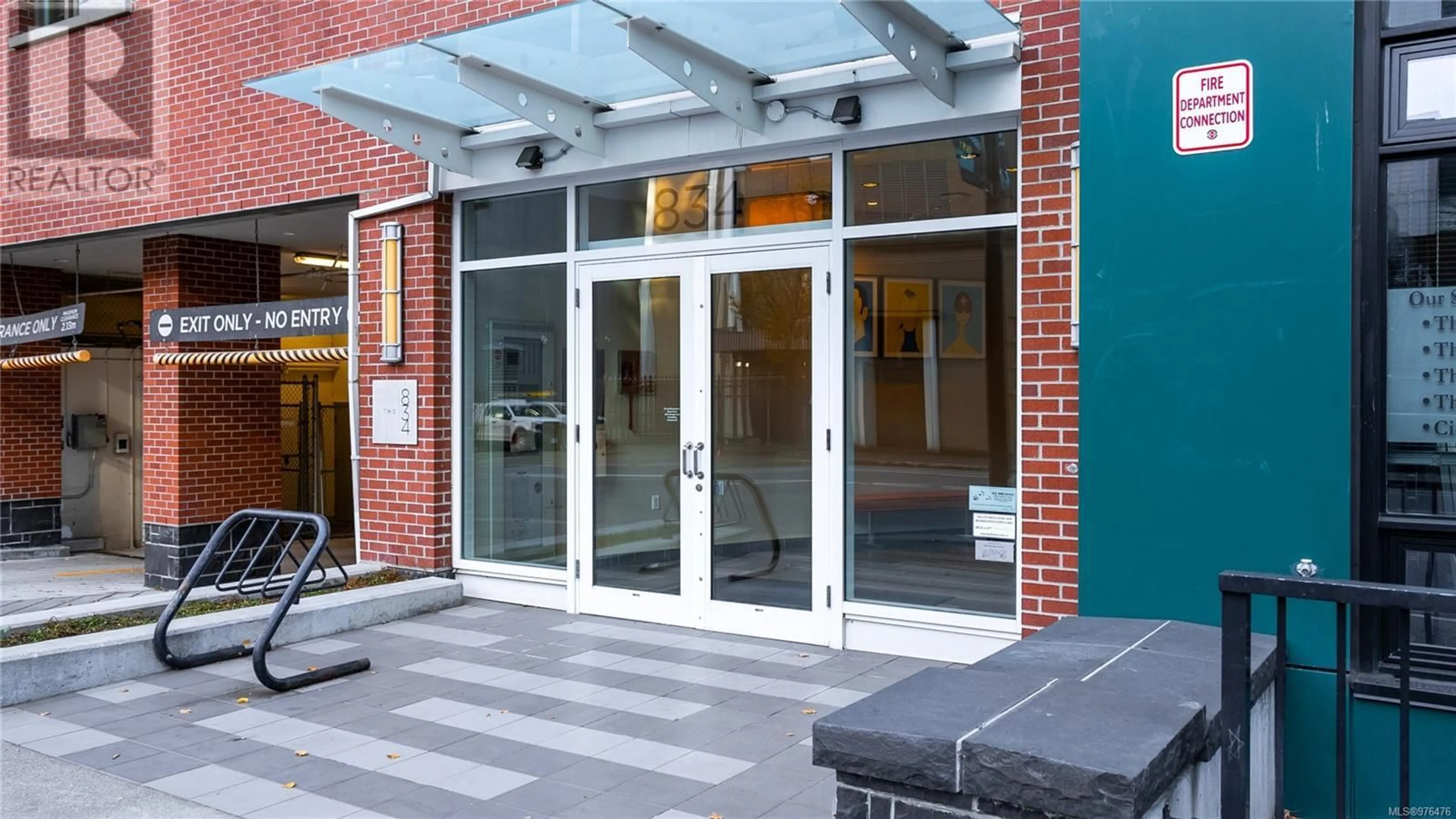 Indoor foyer, ceramic floors for 501 834 Johnson St, Victoria British Columbia V8W1N3