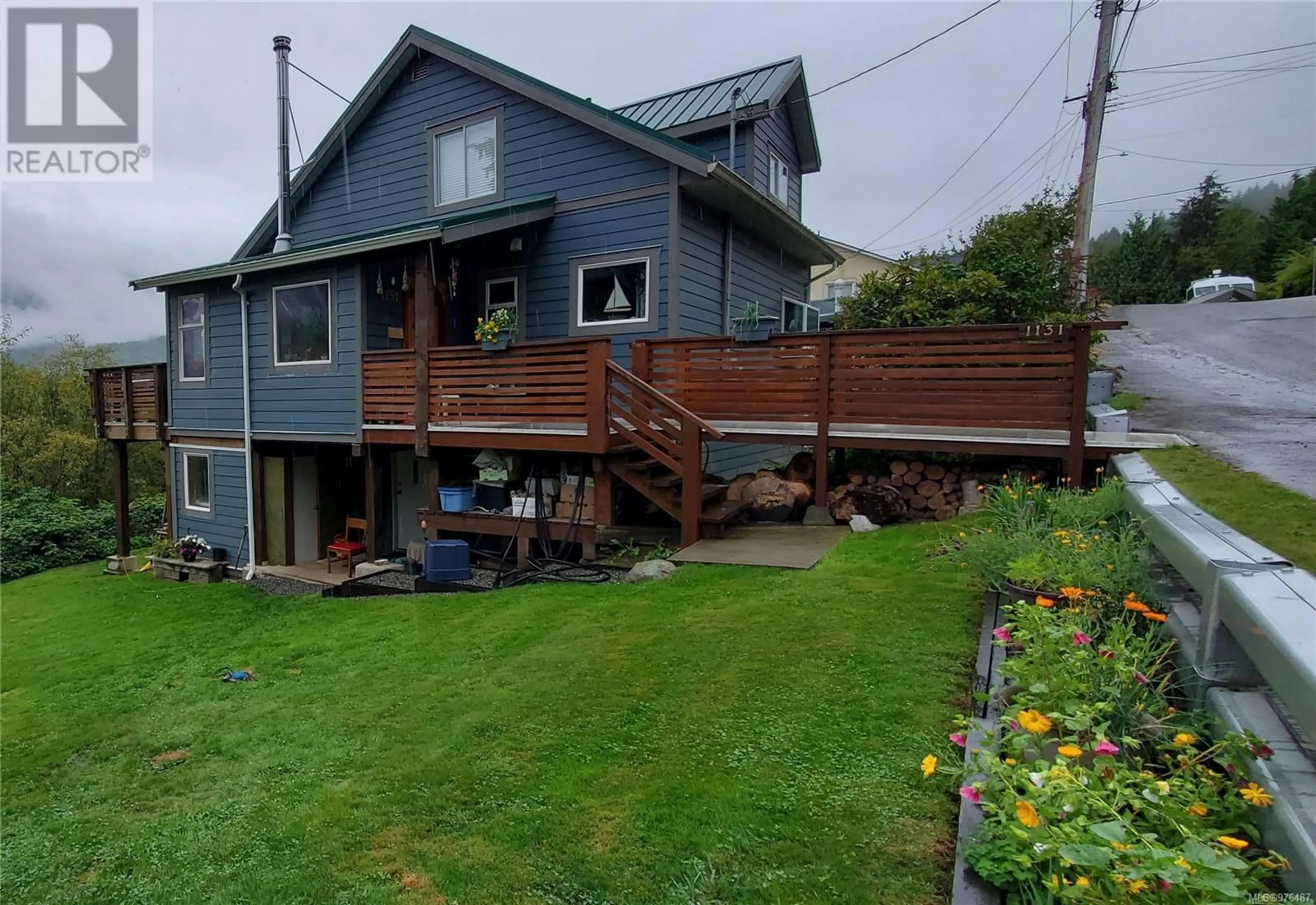 A pic from outside/outdoor area/front of a property/back of a property/a pic from drone, street for 1131 TIPPERARY PARK, Tahsis British Columbia V0P1X0