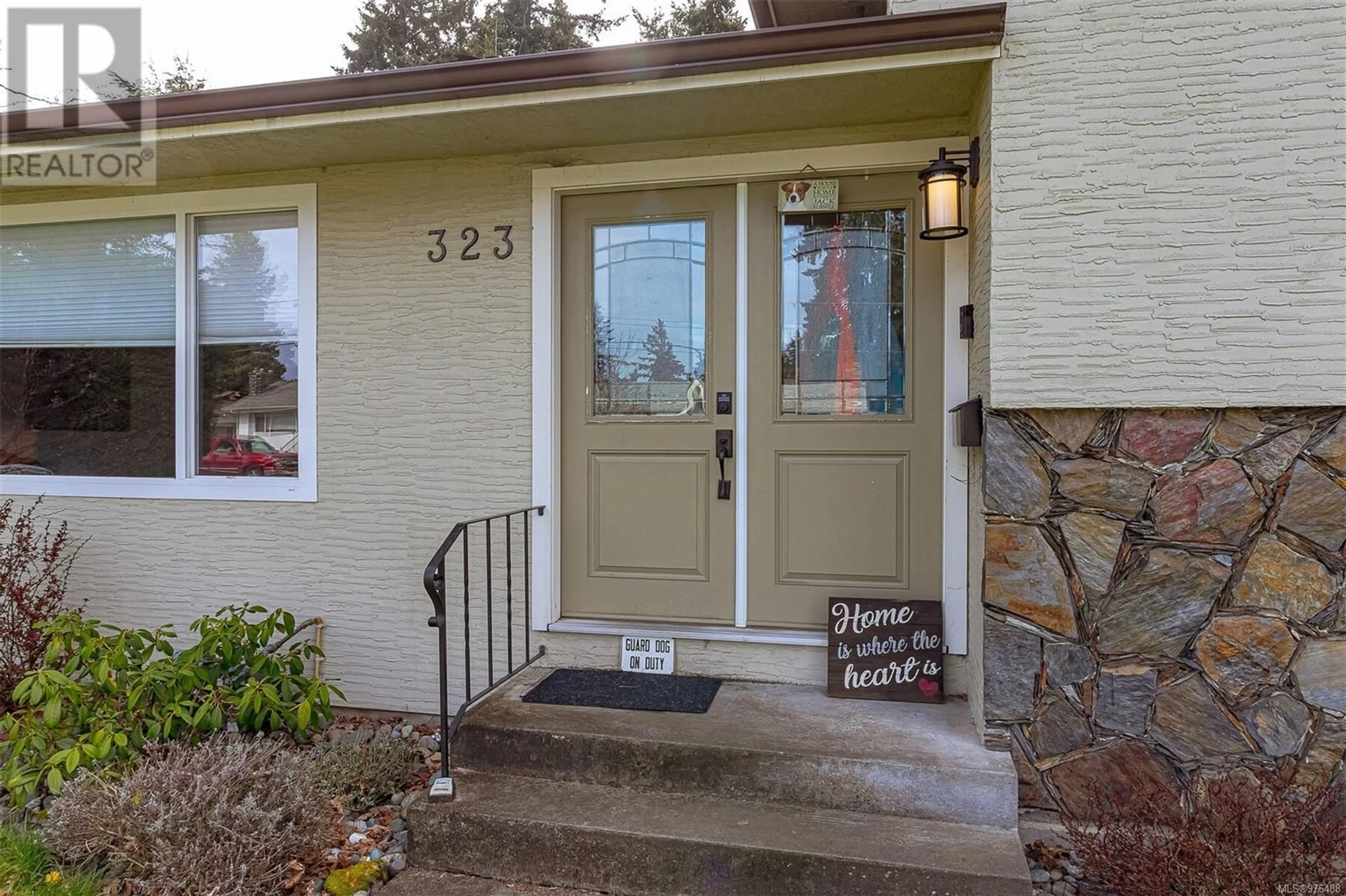 Indoor entryway for 323 Benhomer Dr, Colwood British Columbia V9C2C8