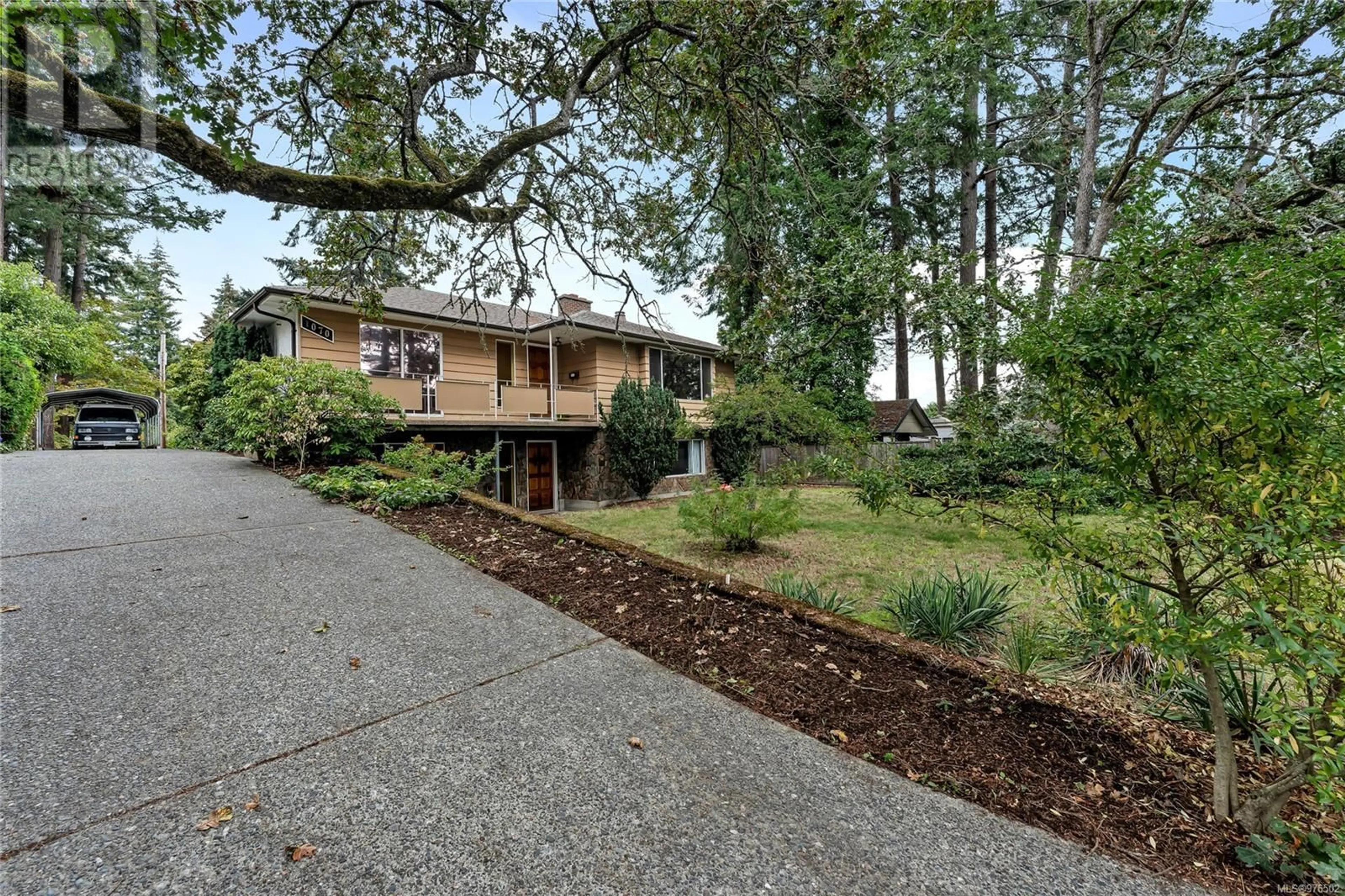 A pic from exterior of the house or condo, cottage for 1070 Iris Ave, Saanich British Columbia V8Z2N7