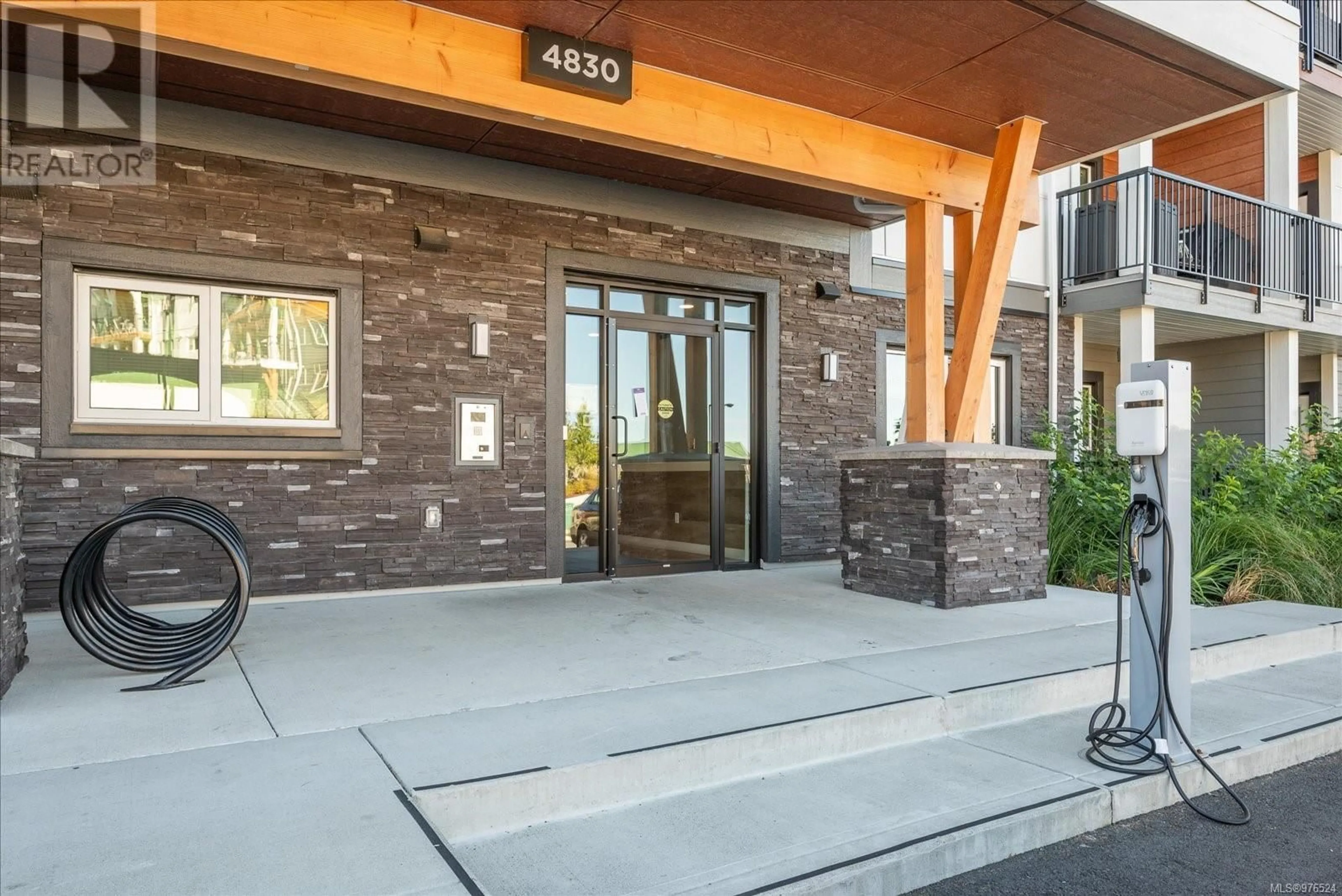 Indoor foyer, cement floor for 318 4830 Cedar Ridge Pl, Nanaimo British Columbia V9T0M8