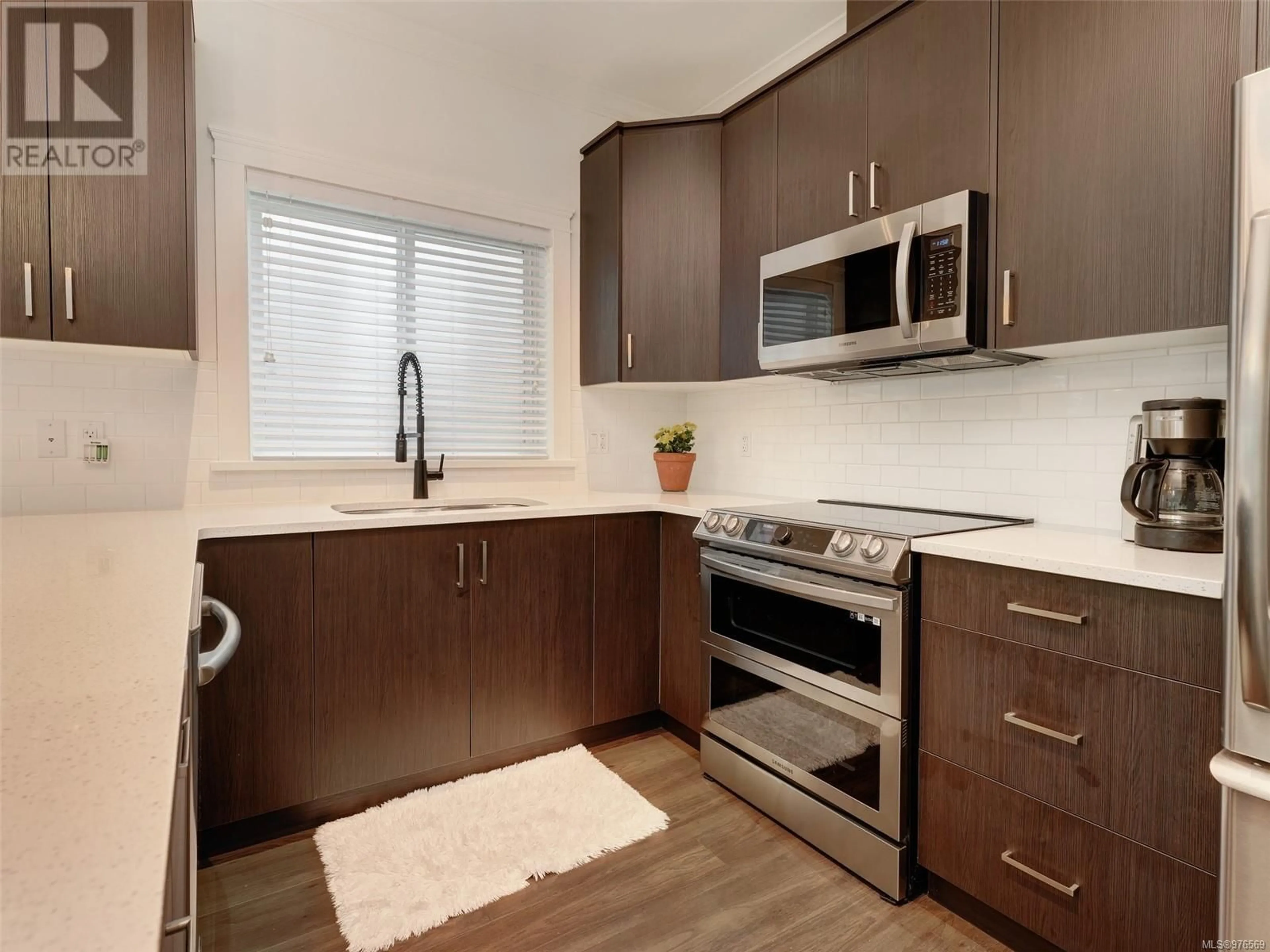 Standard kitchen for 9354 Canora Rd, North Saanich British Columbia V8L0C2