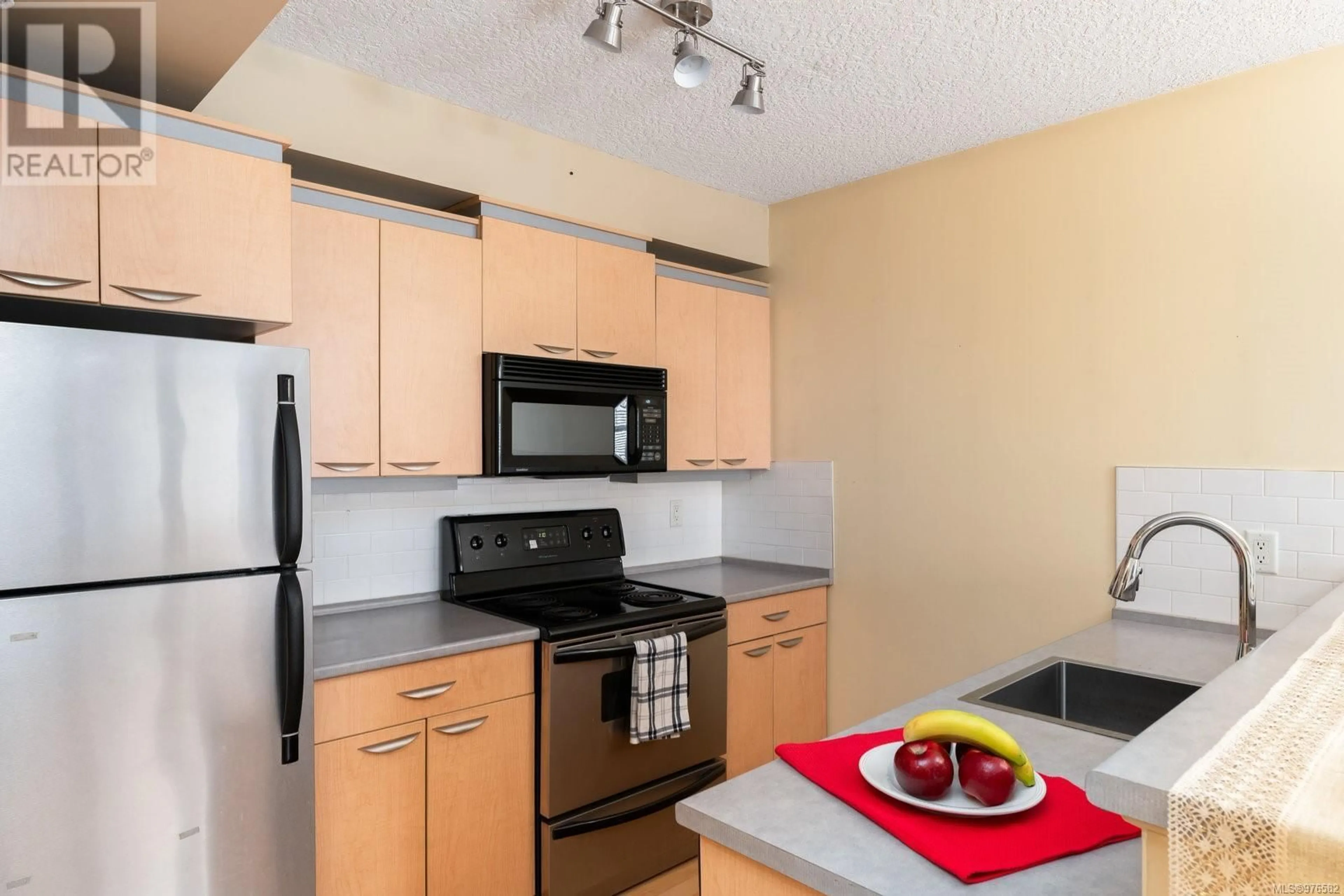 Standard kitchen for 302 1030 Yates St, Victoria British Columbia V8V5A7