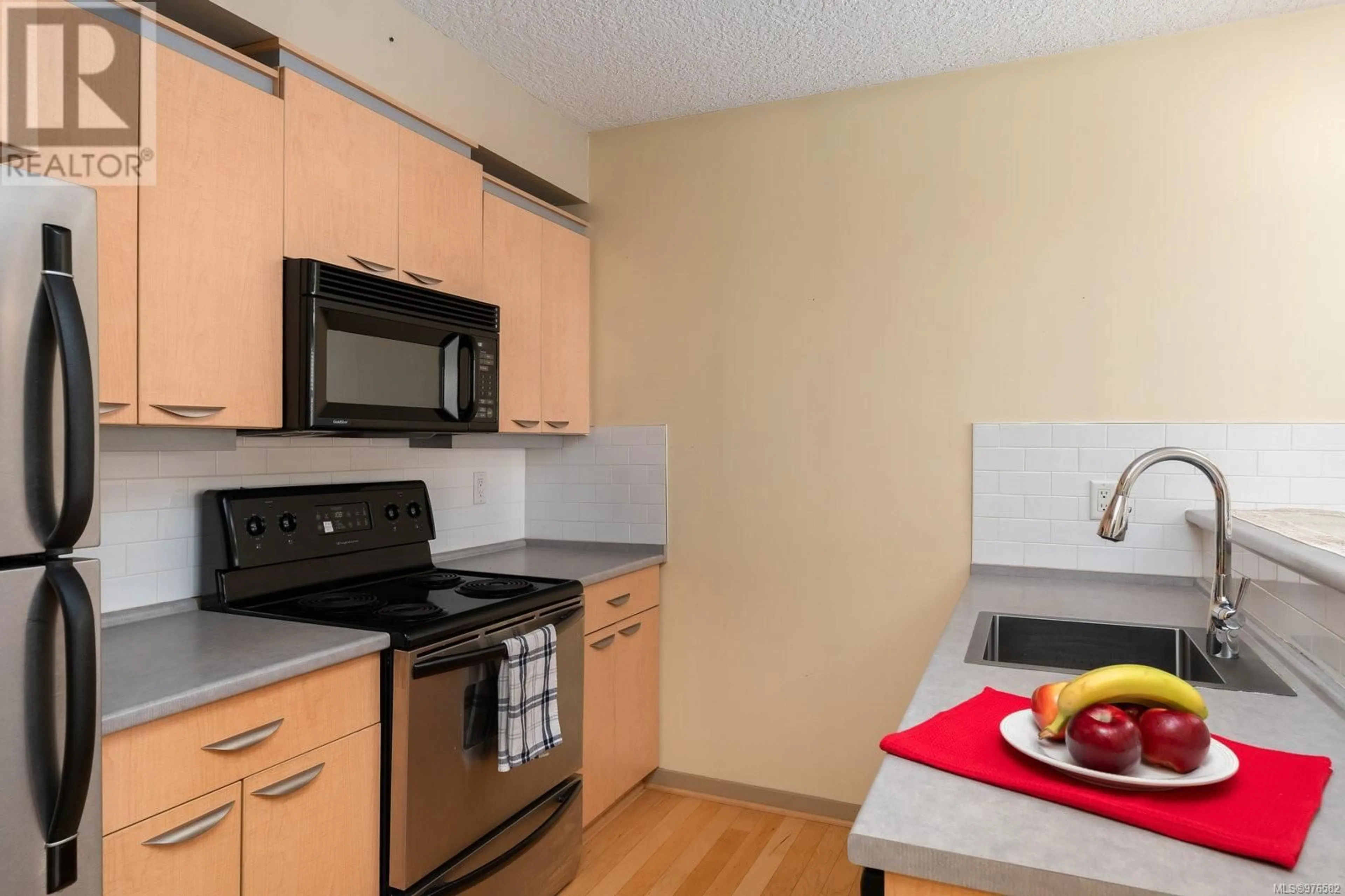 Standard kitchen for 302 1030 Yates St, Victoria British Columbia V8V5A7