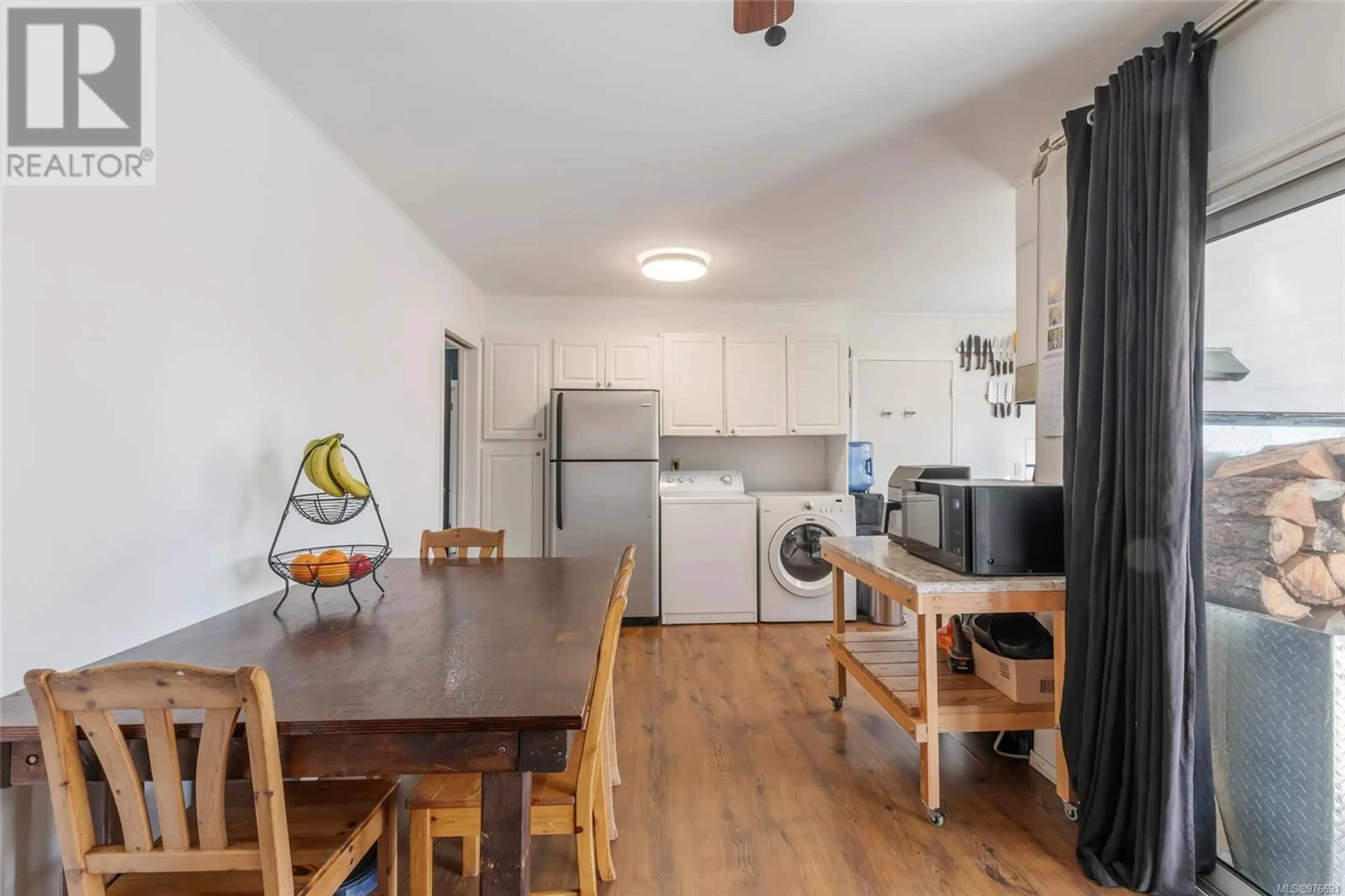 Standard kitchen, wood/laminate floor for 9897 Victoria Rd, Chemainus British Columbia V0R1K2