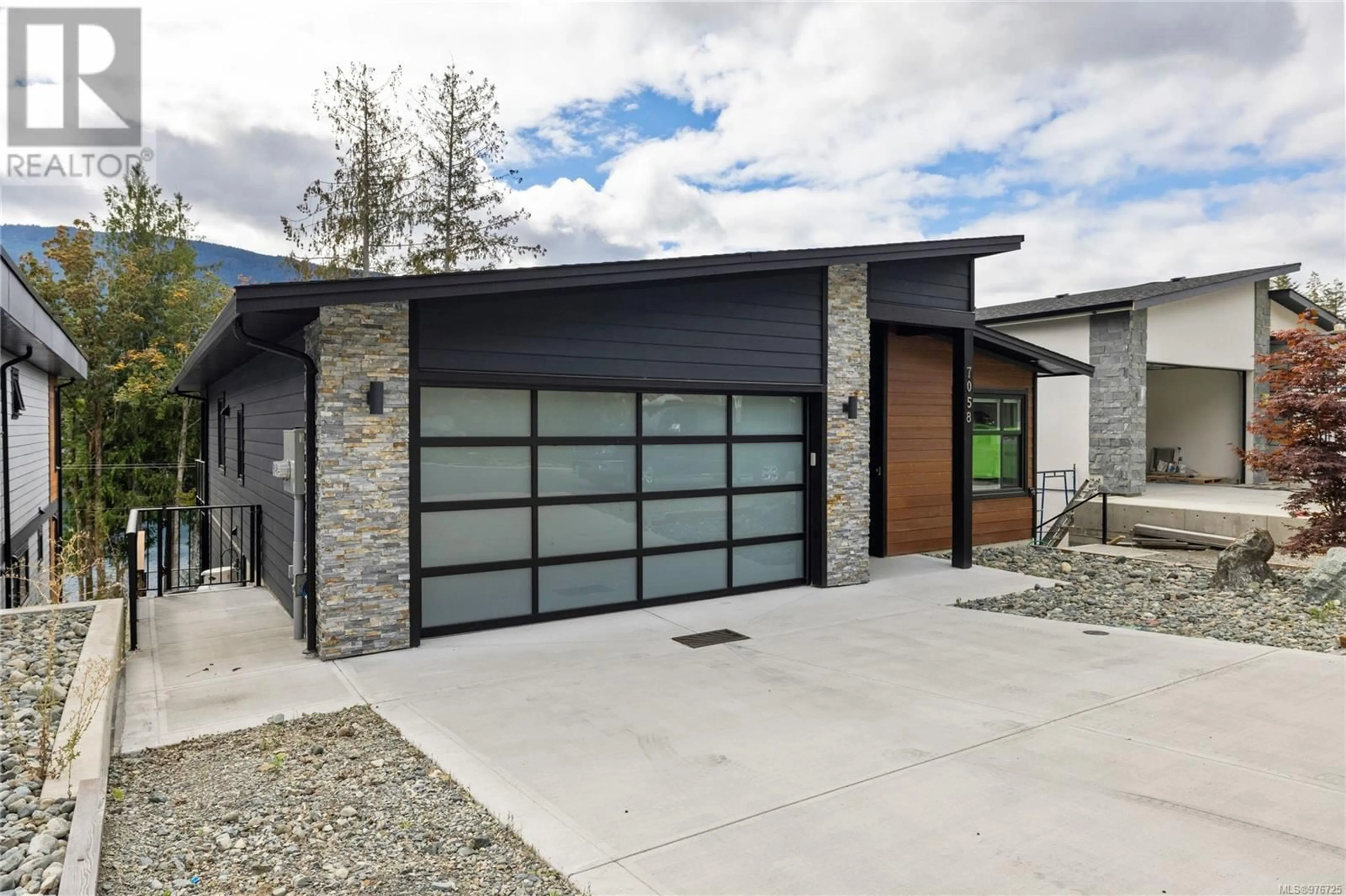 Indoor garage for 7058 SHA-ELUM DRIVE, Lake Cowichan British Columbia V0R2G0
