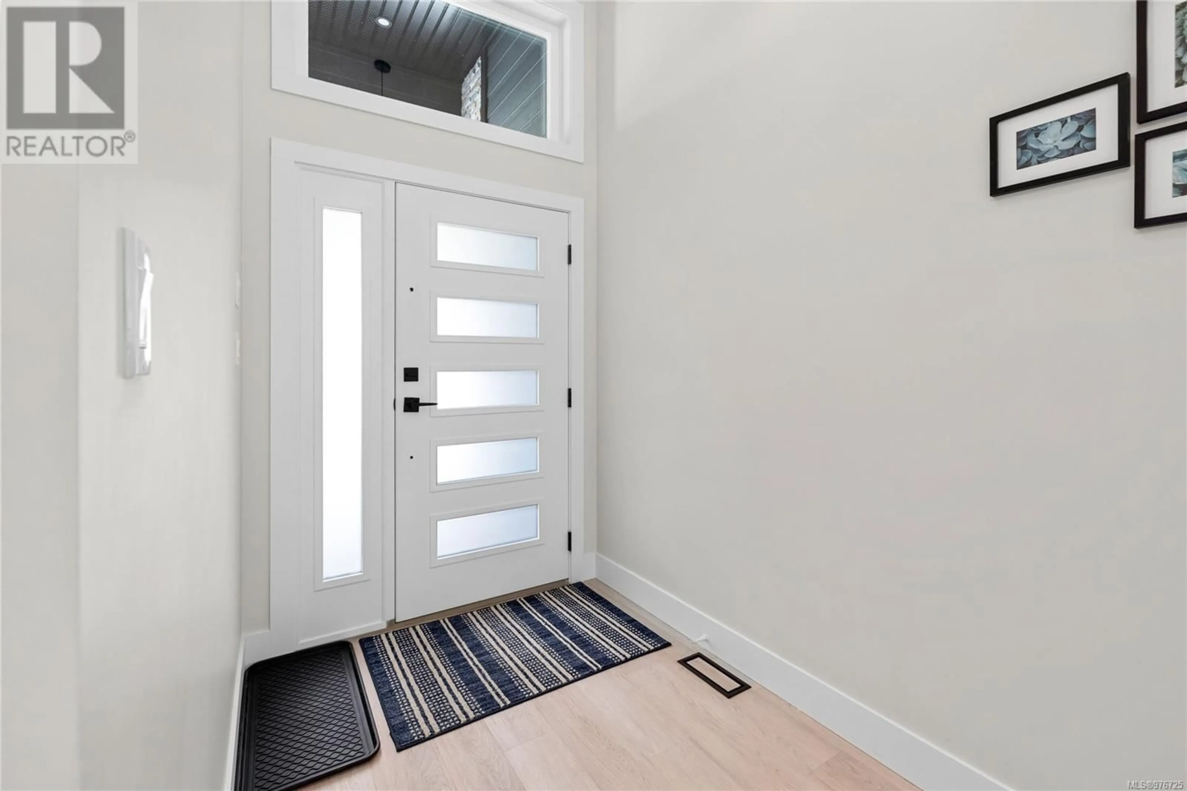 Indoor entryway for 7058 SHA-ELUM DRIVE, Lake Cowichan British Columbia V0R2G0