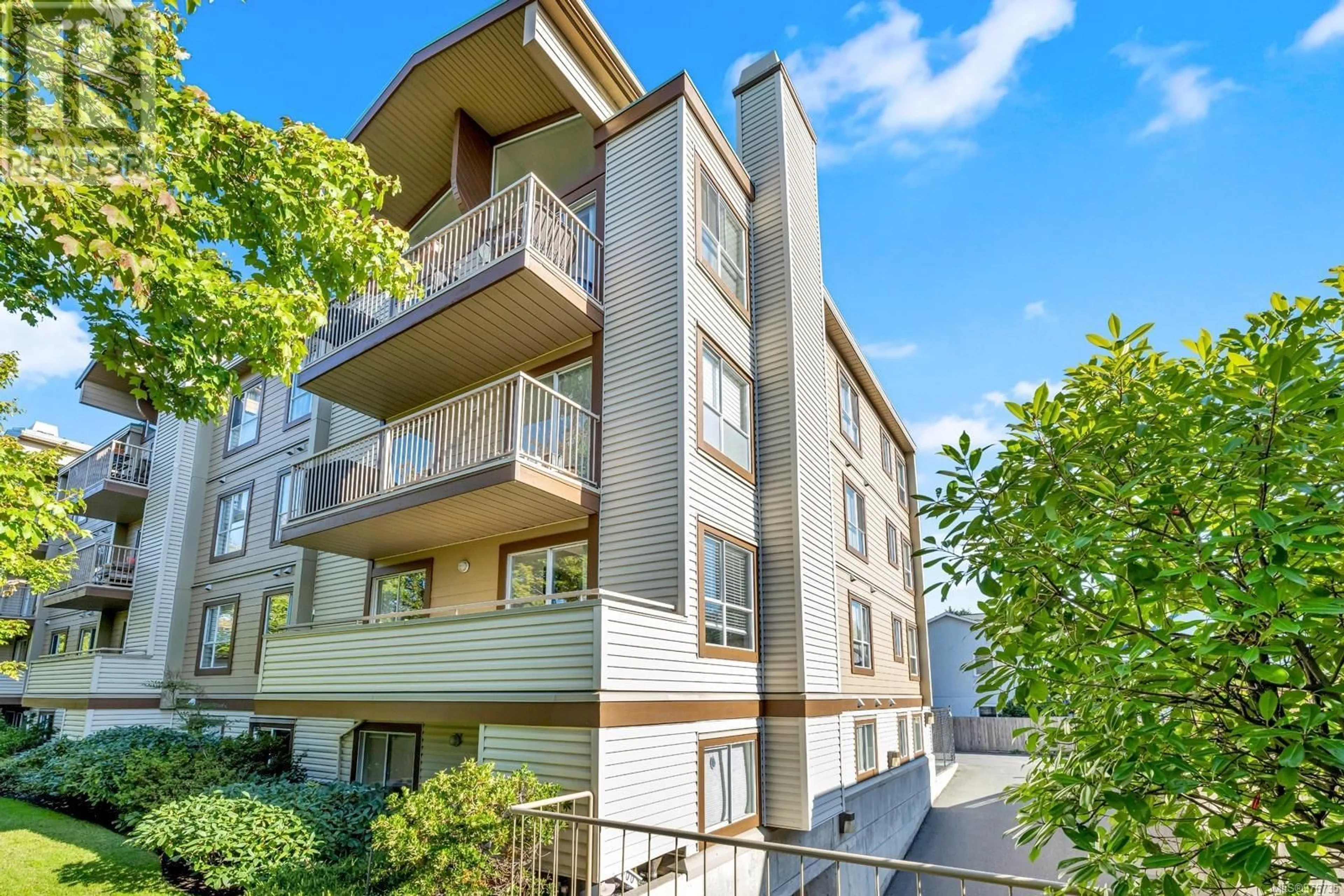 A pic from exterior of the house or condo for 205 1055 Hillside Ave, Victoria British Columbia V8T2A4