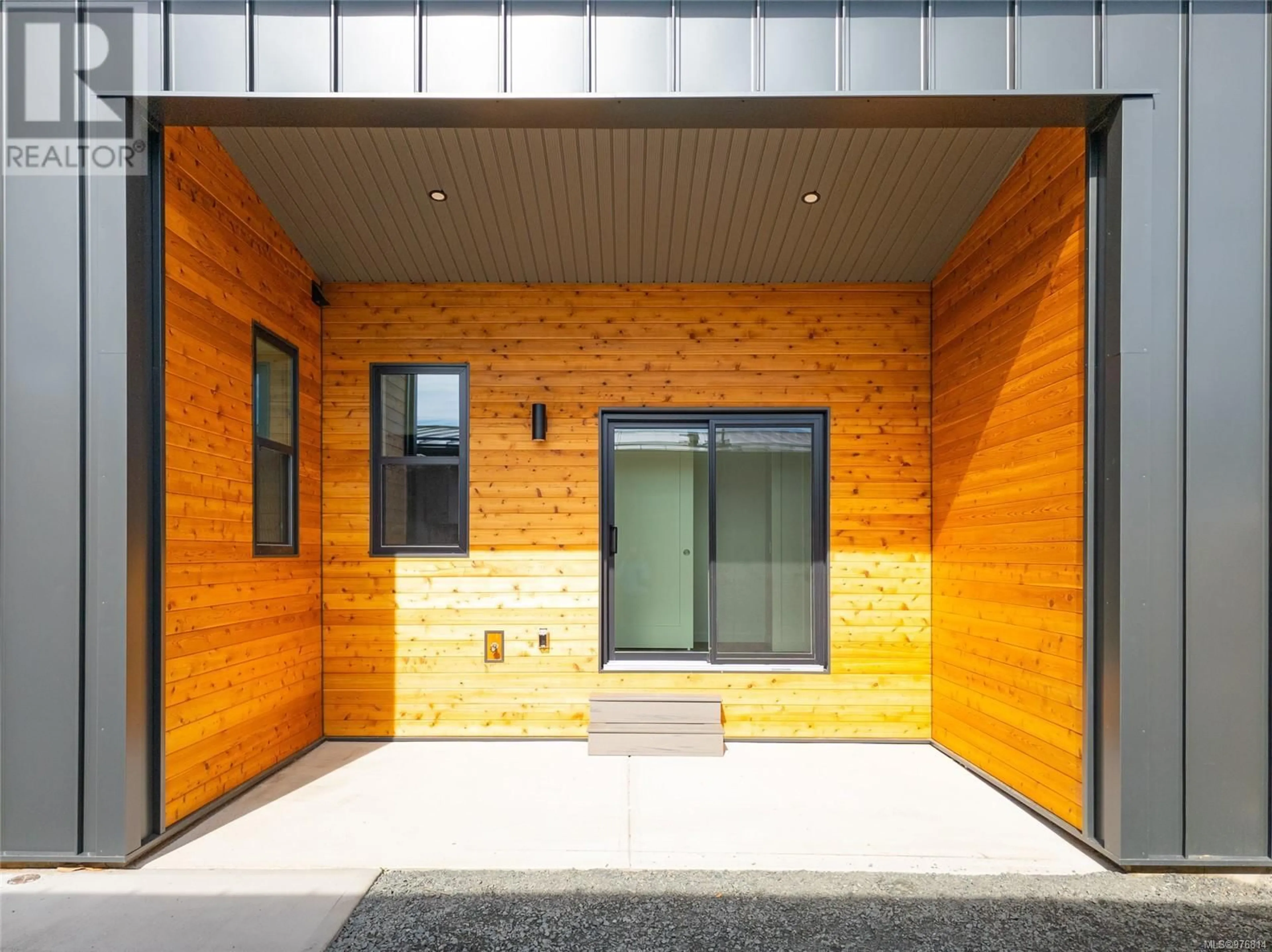 Indoor entryway, wood floors for 25 3025 Royston Rd, Cumberland British Columbia V0R1S0