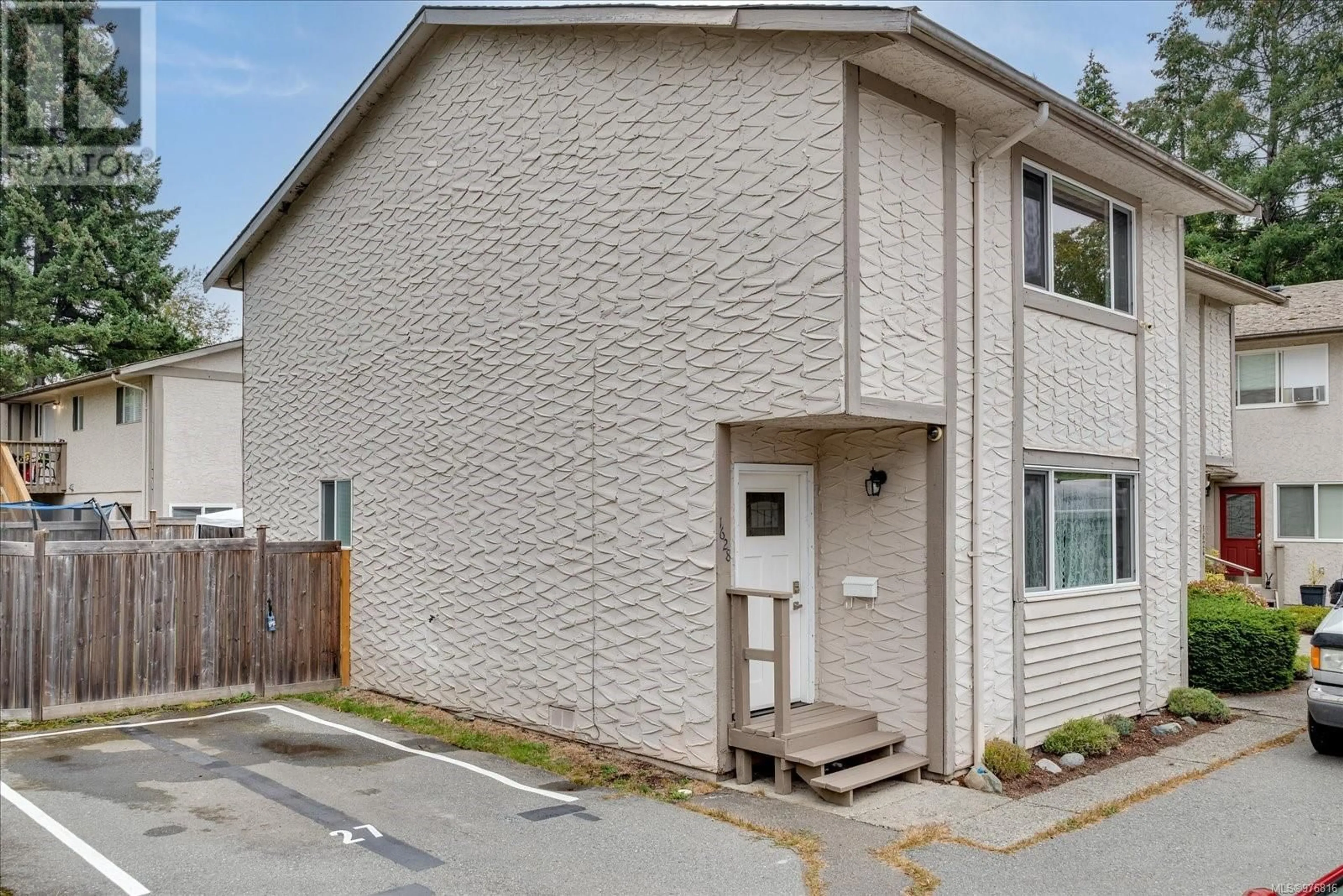 A pic from exterior of the house or condo, the front or back of building for 1628 Fuller St, Nanaimo British Columbia V9S1B1