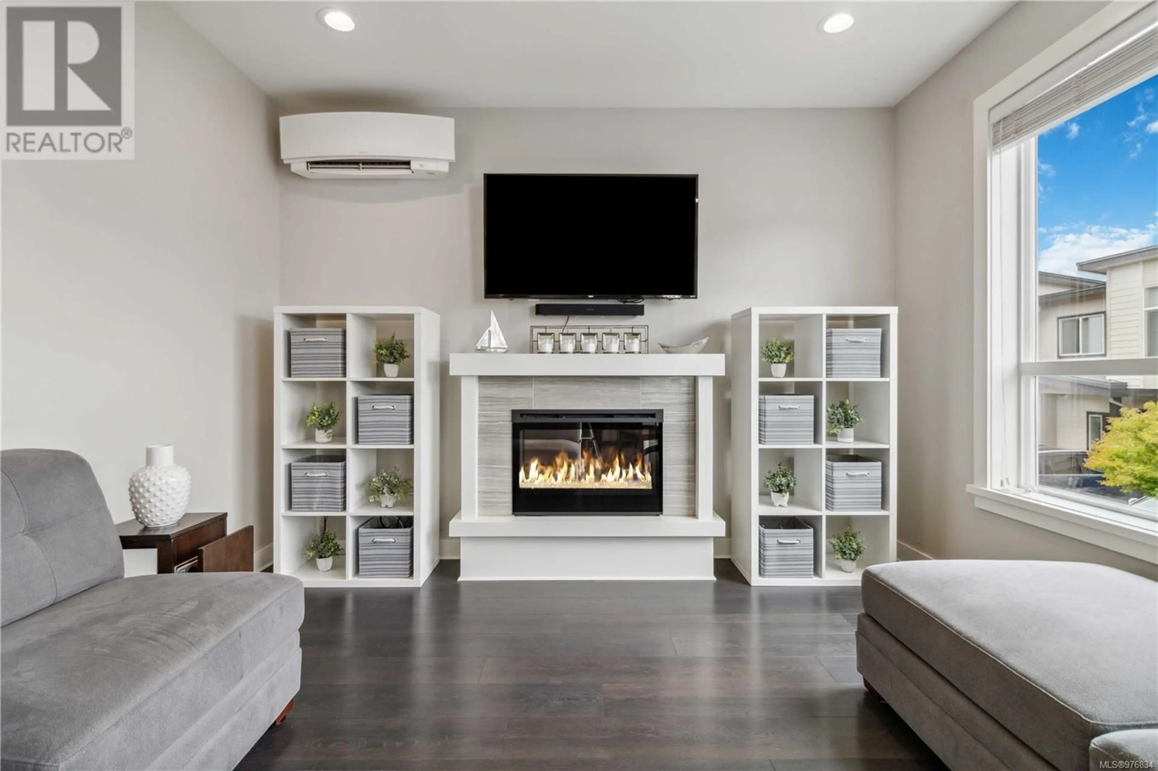 Living room, wood floors for 1013 Boeing Close, Langford British Columbia V9B0R2